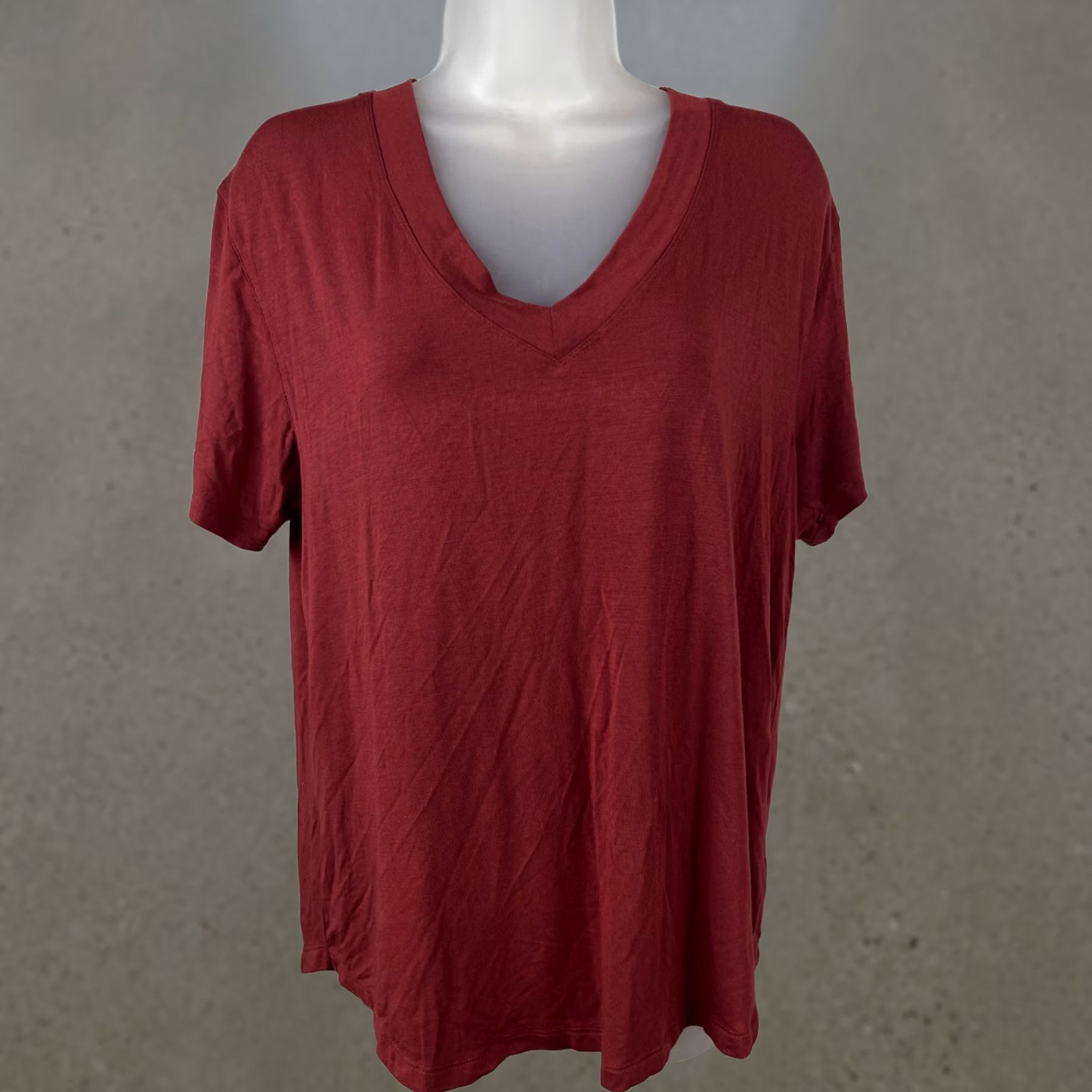 American Eagle Outfitters American Eagle Outfitters T Shirt Womens M V-Neck Short Sleeve Red Modal Soft Casual Size M / US 6-8 / IT 42-44 - 1 Thumbnail