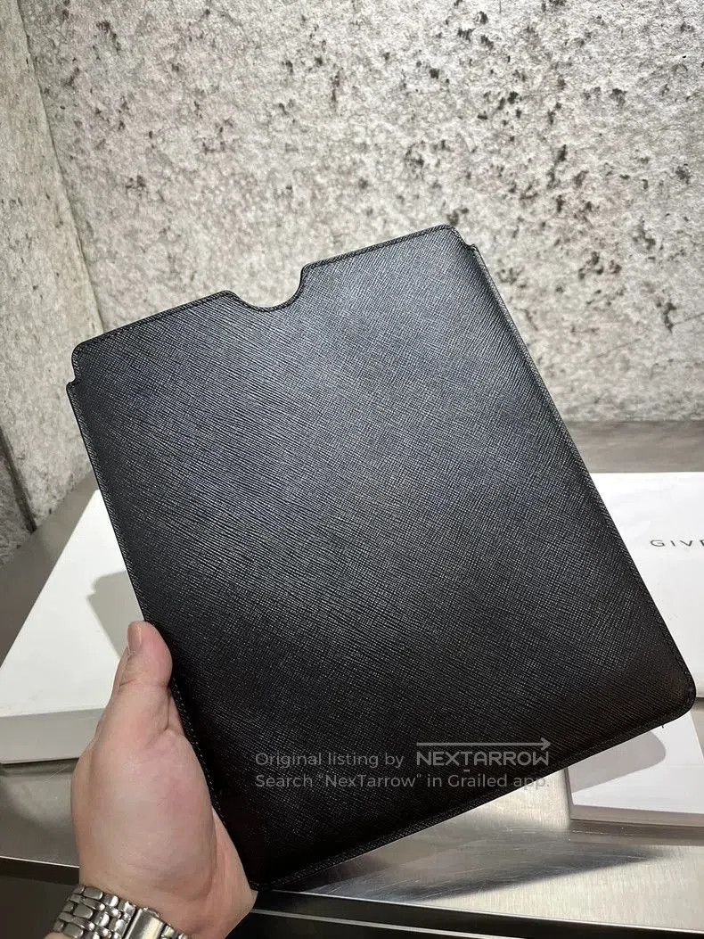 Givenchy Givenchy Black Dog Head Laptop Sleeve. Size ONE SIZE - 3 Thumbnail
