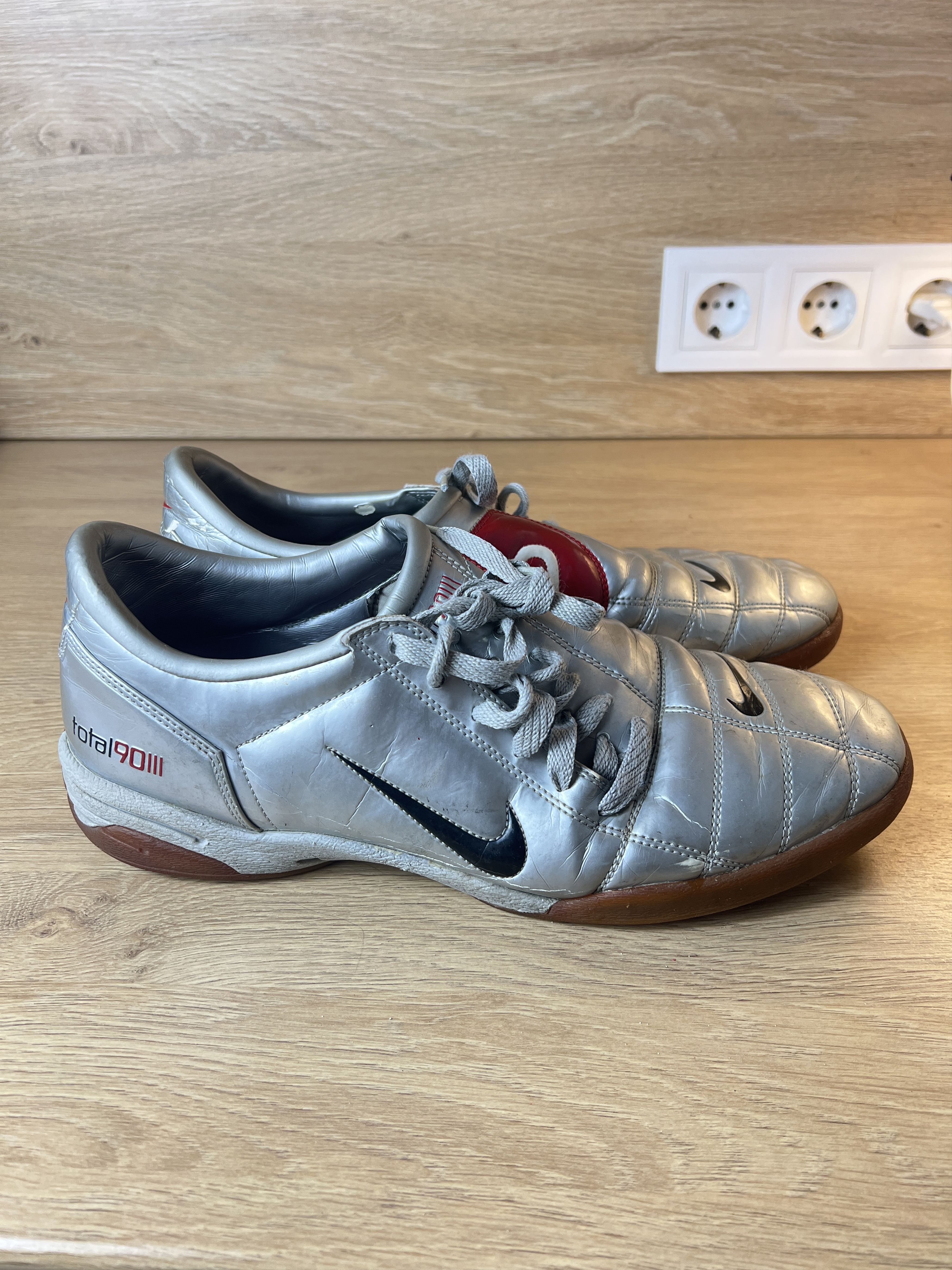 Nike NIKE SILVER RED TOTAL 90 3 SIZE 12 Size US 12 / EU 45 - 4 Thumbnail