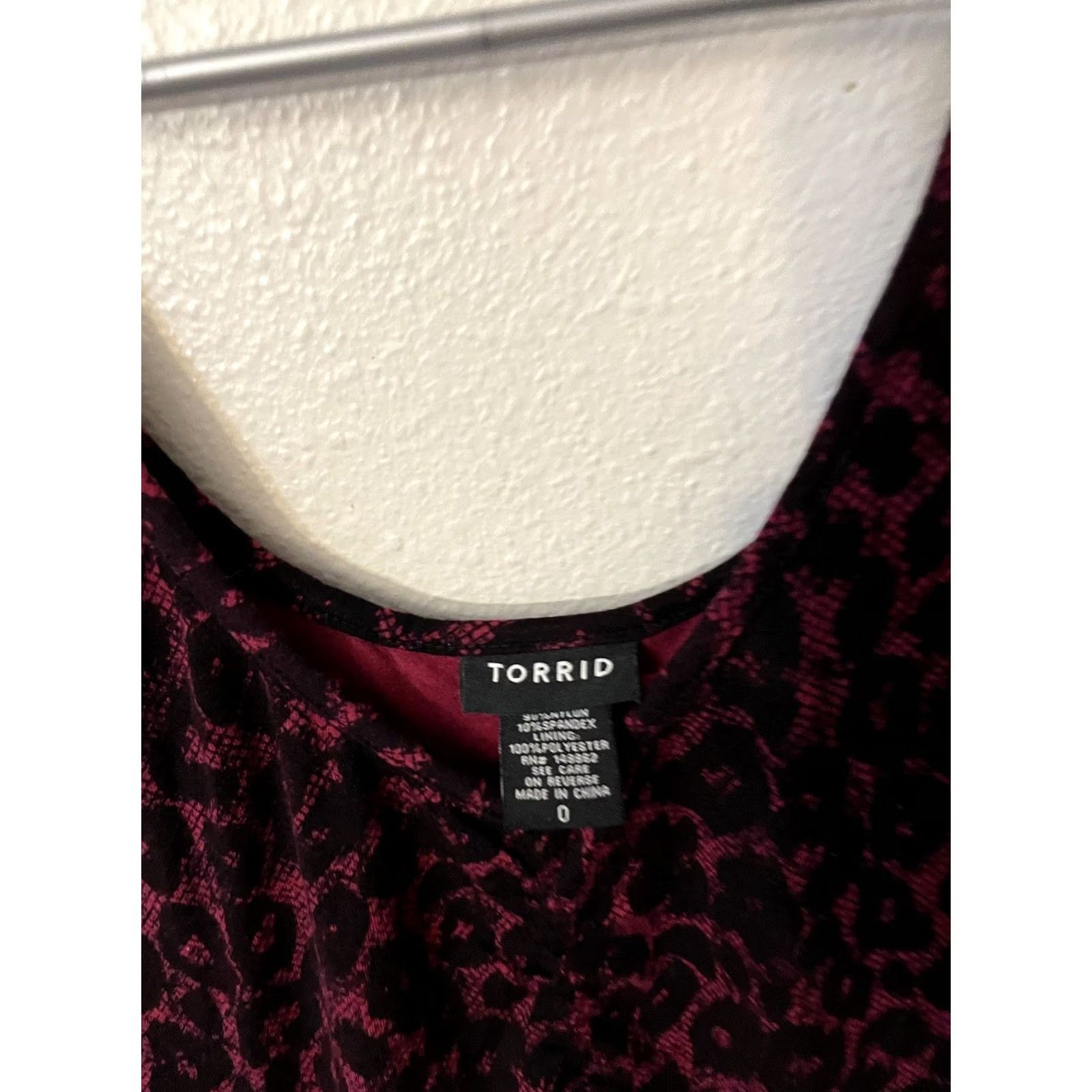Torrid Torrid Purple Leopard Print VNeck Lace Back Short Sleeve Punk Goth Tee 0X Size 40" / US 18 - 3 Thumbnail