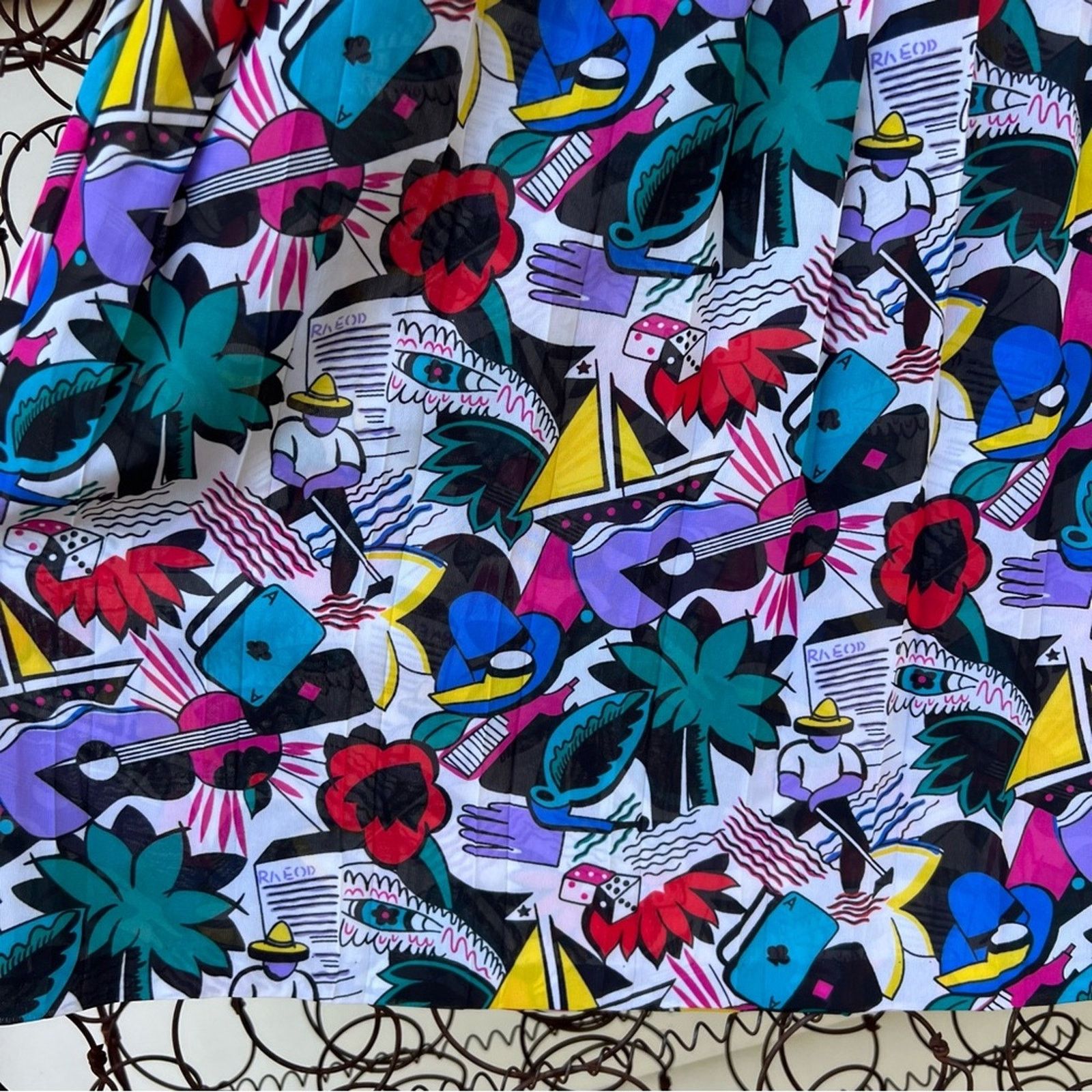 Vintage DianeVonFurstenberg pop art comic graffiti Perma pleat skirt Size 30" / US 8 / IT 44 - 3 Thumbnail