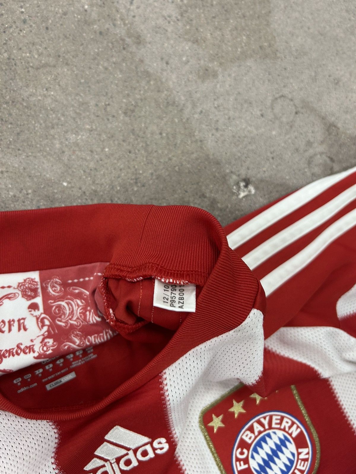 Adidas Bayern München 2010-11 Arjen Robben adidas munich home shirt Size US M / EU 48-50 / 2 - 3 Thumbnail