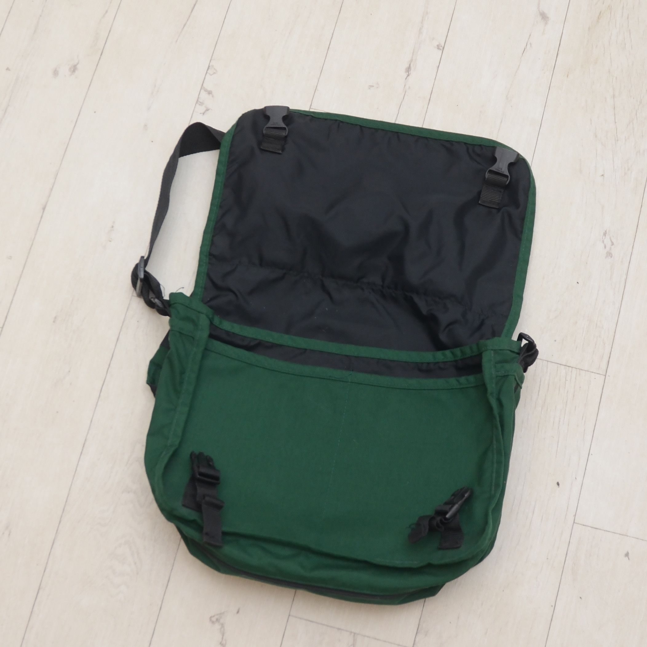 Eastpak Vintage Eastpak Teal Green Nylon Zipper Adjustable Made USA Size ONE SIZE - 9 Thumbnail