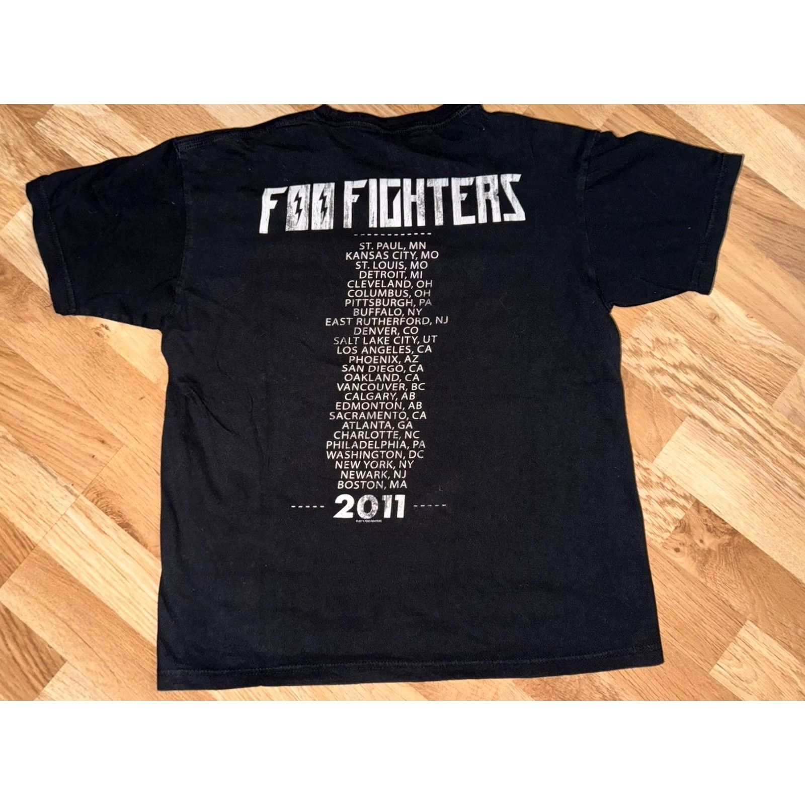 Tultex Foo Fighters Tour 2011 Band Shirt Tultex Size M Black Men Short Sleeve Tee Shirts Size US M / EU 48-50 / 2 - 3 Thumbnail
