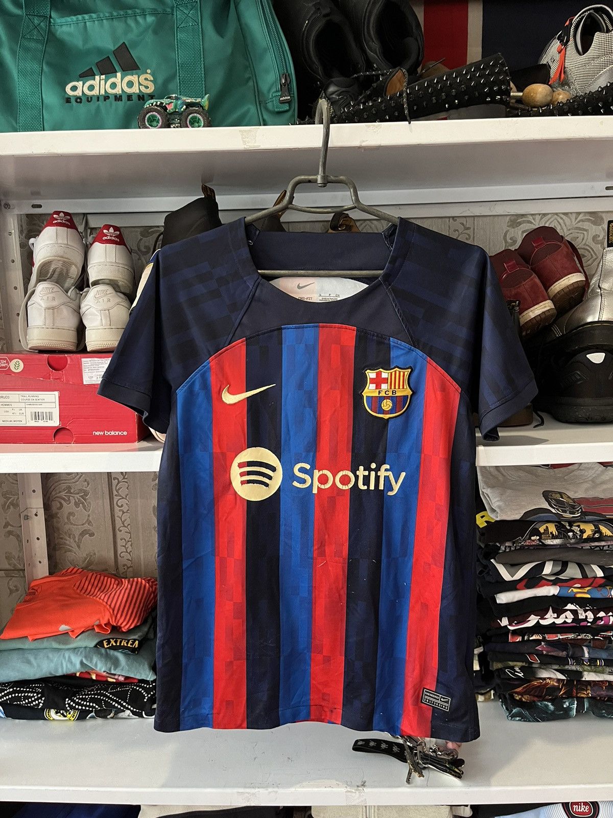 Vintage Nike Barcelona 2022/23 Home Soccer Football Jersey Men’s Size US S / EU 44-46 / 1 - 2 Thumbnail