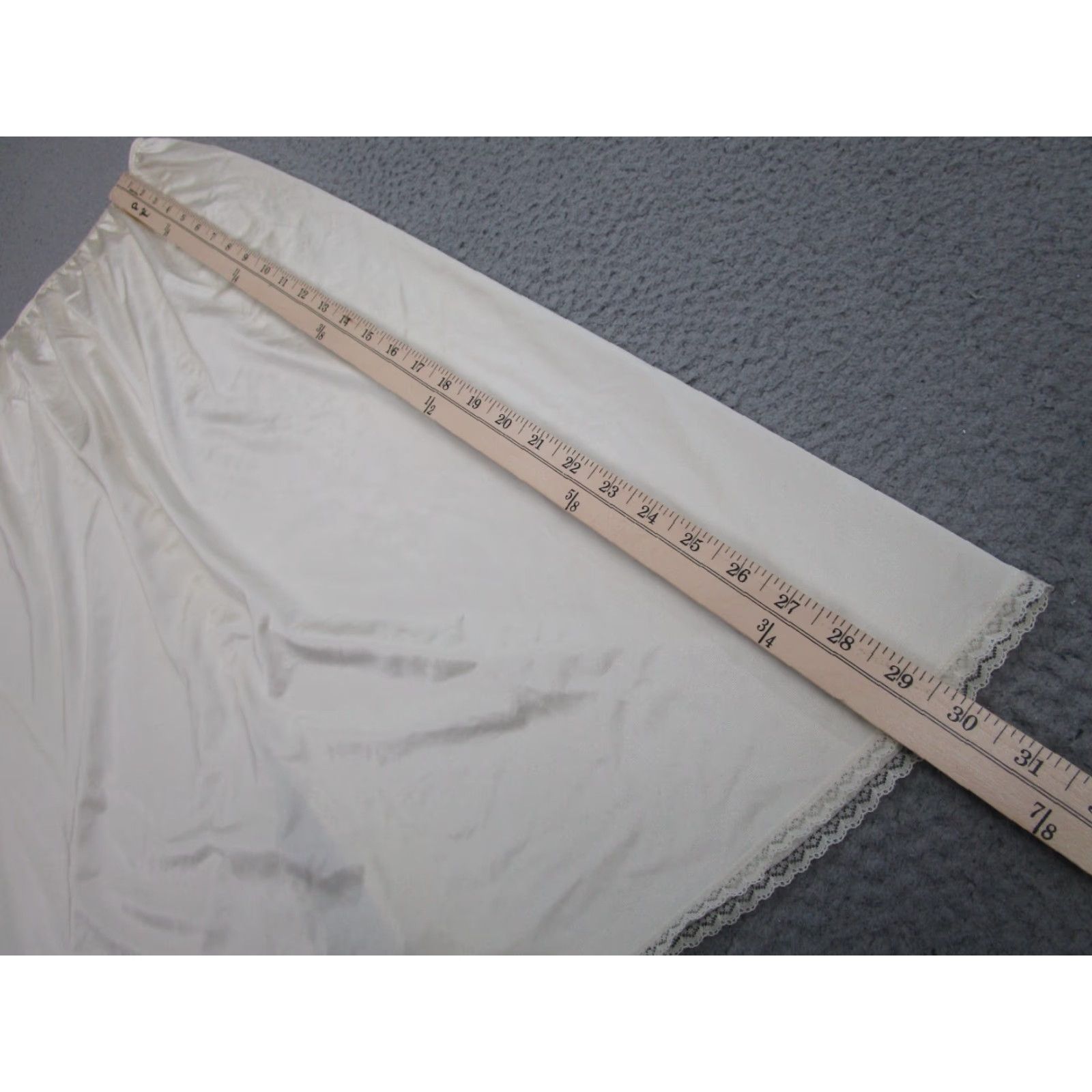 Vintage VINTAGE Vanity Fair Slip Womens M Ivory Lace 80s 90s Sexy Glamorous Classic Elegant Size 32" / US 10 / IT 46 - 6 Thumbnail