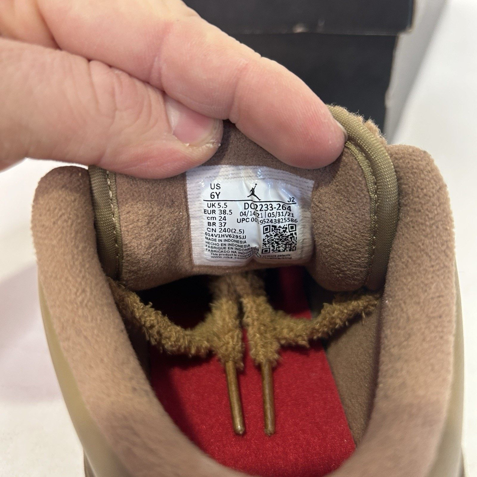 Nike Nike Air Jordan 1 Low Utility GS “Teddy Bear” 2021 Size US 6 / EU 39 - 6 Thumbnail