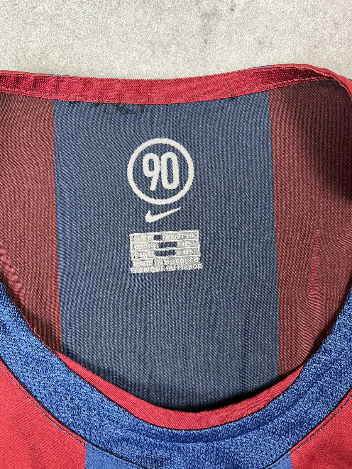Nike Nike RARE Y2K Barcelona 2004/2005 Ronaldinho Home Jersey Size US M / EU 48-50 / 2 - 7 Thumbnail