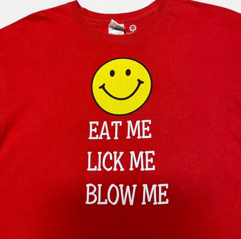 Gildan Y2K Eat me, Lick me, Blow me smile face red funny T-shirt Size US L / EU 52-54 / 3 - 3 Thumbnail