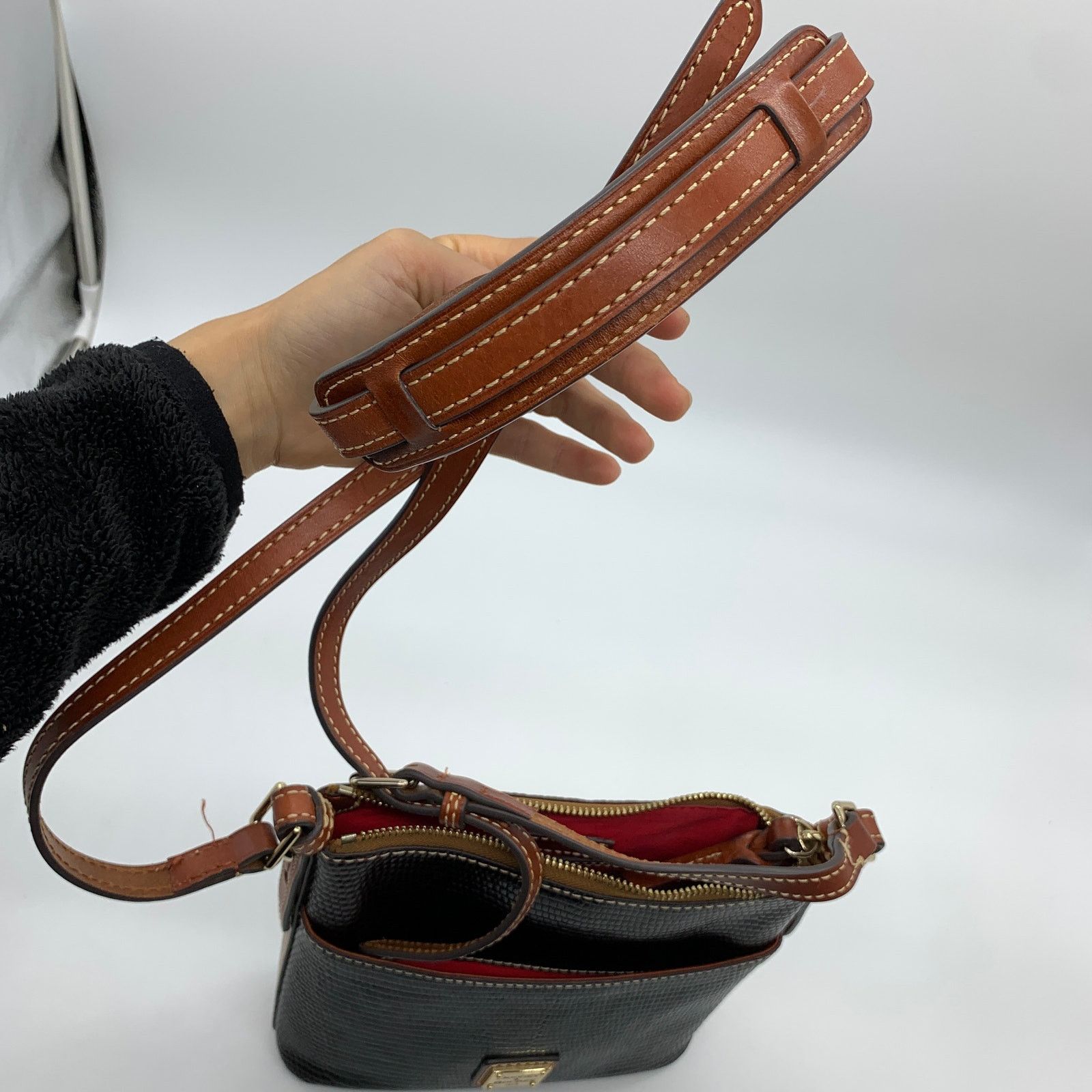 Dooney & Bourke Dooney & Bourke Leather Crossbody Purse Lizard Embossed Size ONE SIZE - 10 Thumbnail