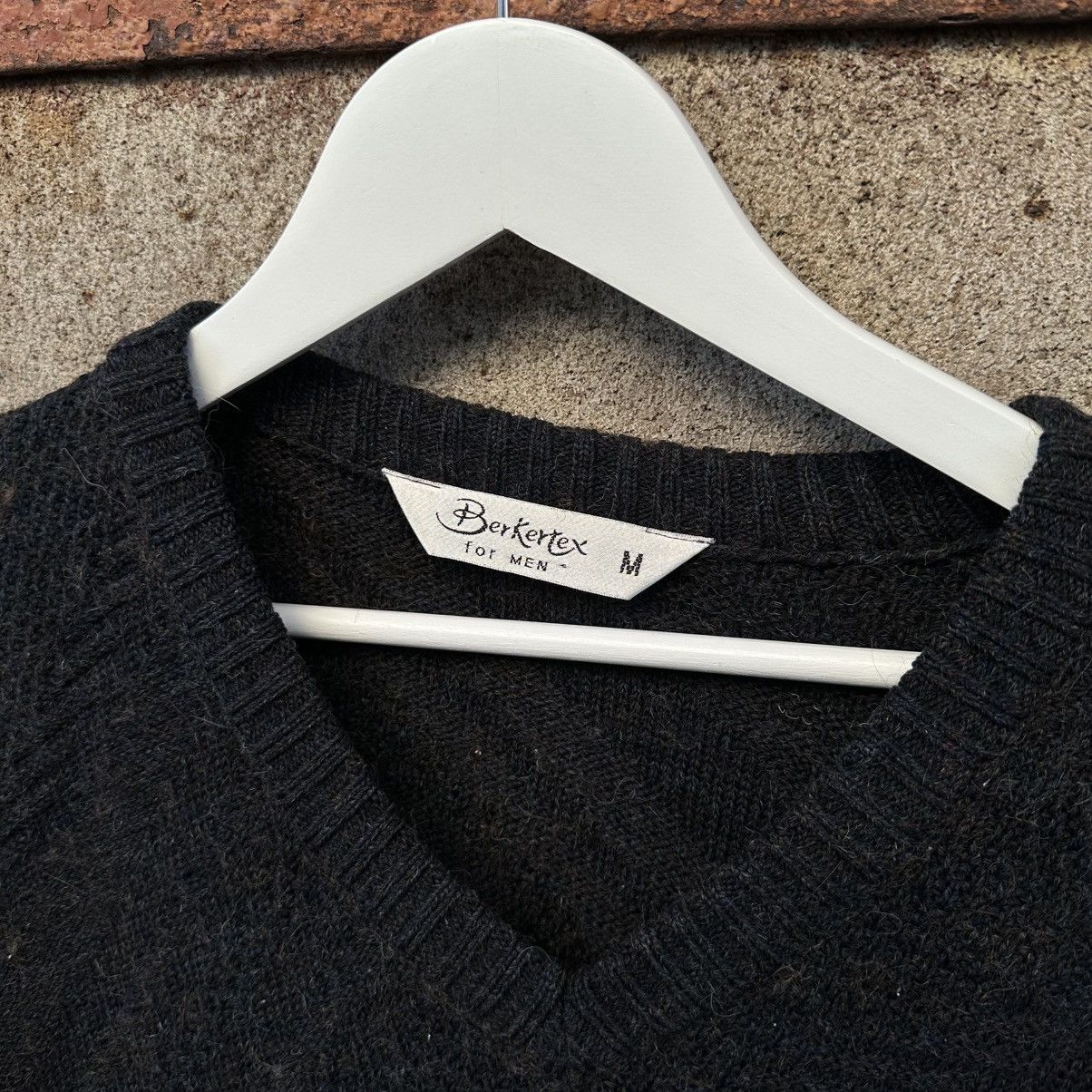 20471120 Vintage Knit Wool V Neck Berkertex Sweater Size M Y2K 00s Size US M / EU 48-50 / 2 - 5 Thumbnail