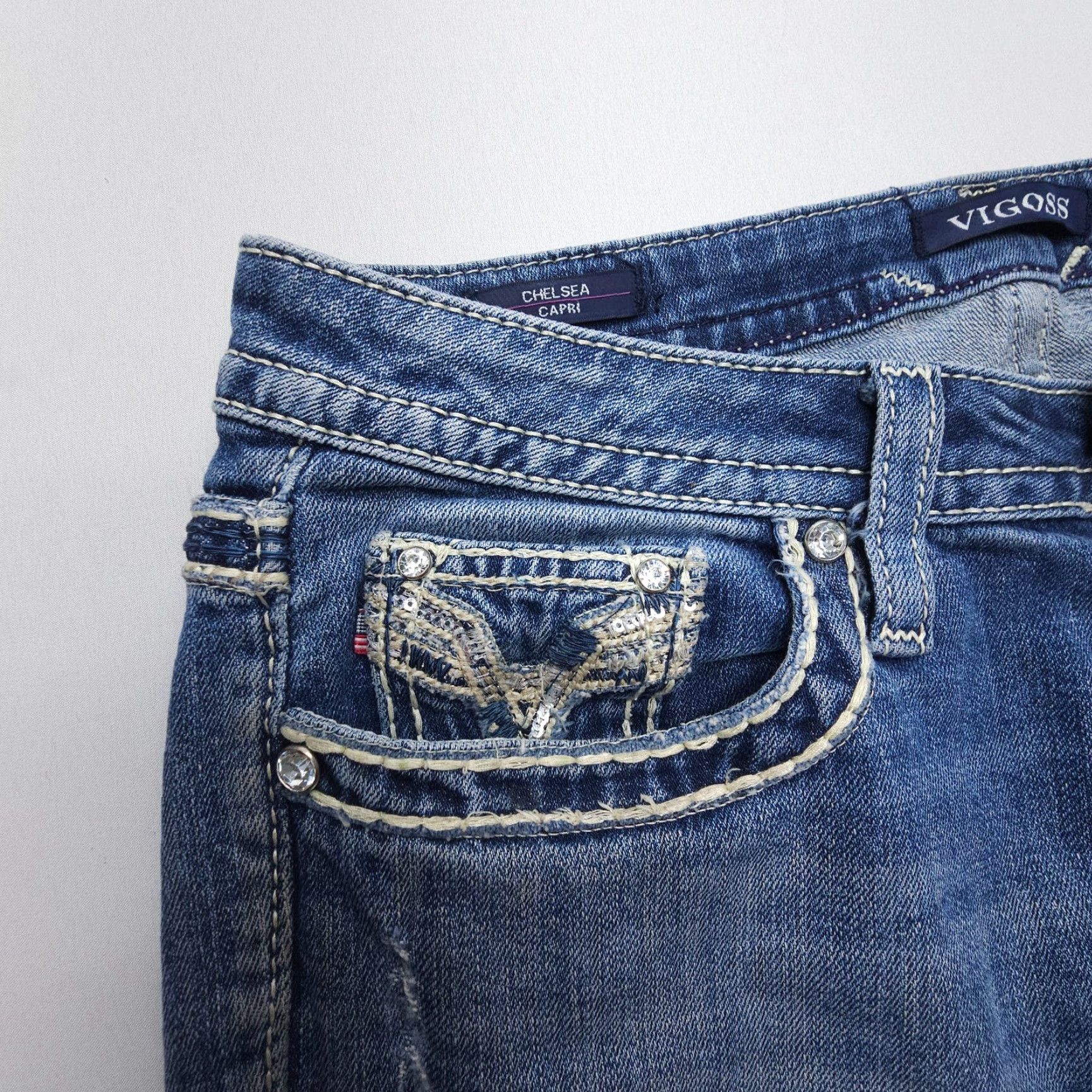 Vintage VIGOSS Chelsea Capri Heritage Fit Size 8 Denim Jeans Women Low 5-Pocket Pockets Blue Embroidered Rhinestone Size ONE SIZE - 4 Thumbnail