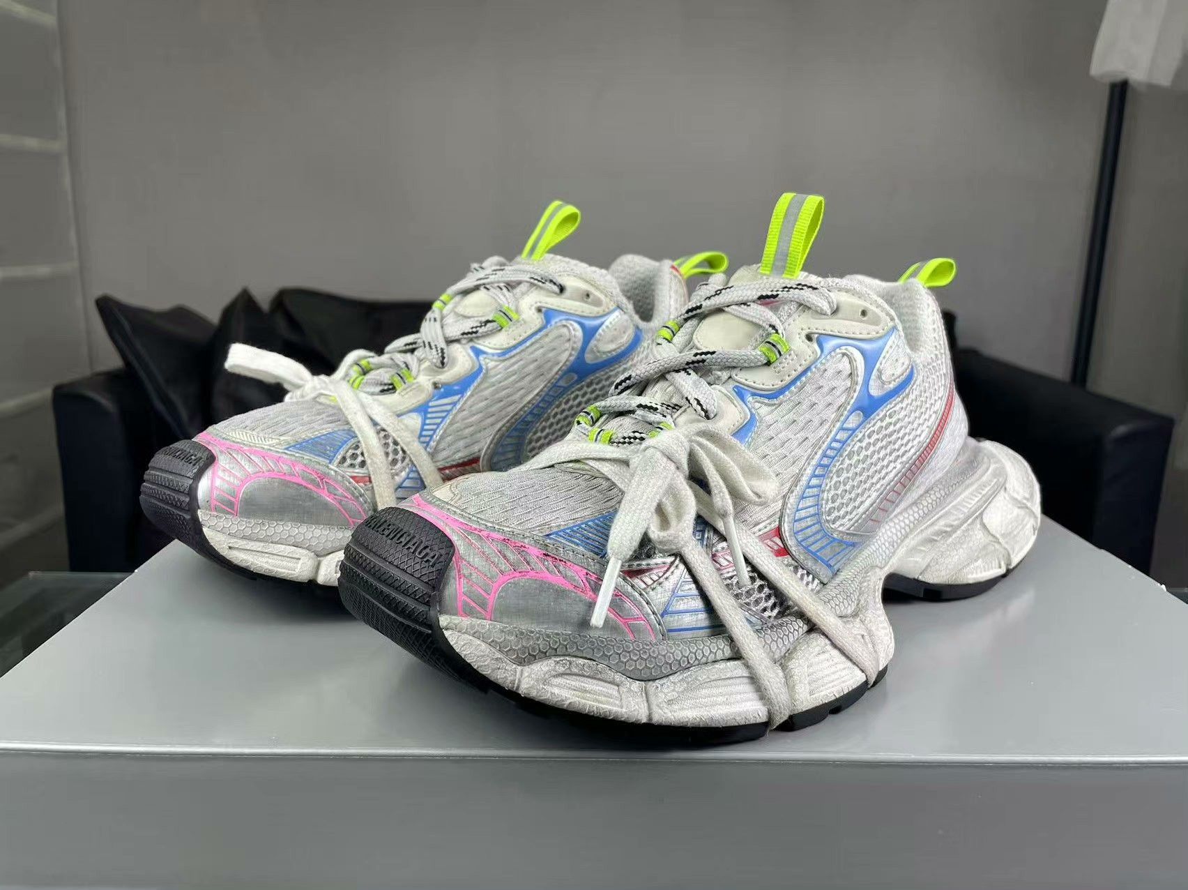 Balenciaga Balenciaga Rainbow Multi Lowtop Sneakers 8.5 Men Size US 8.5 / EU 41-42 - 1 Thumbnail