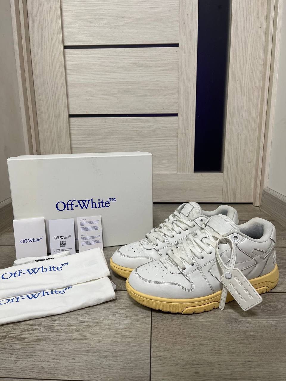 Off-White Off-White Out Off Office Size US 9 / EU 42 - 1 Thumbnail