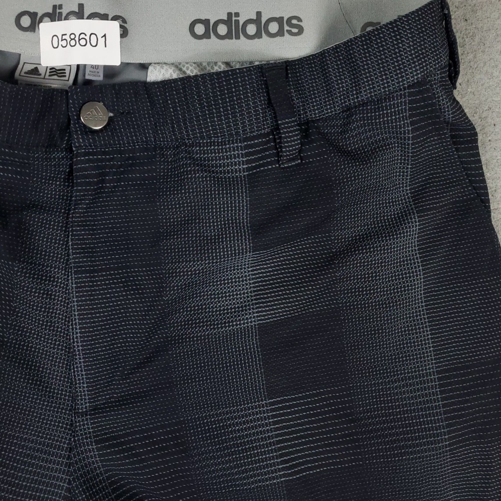 Adidas VINTAGE Adidas Shorts Men Size 40 Black Plaid Chino Casual Golf Flat Front Size US 40 / EU 56 - 3 Thumbnail