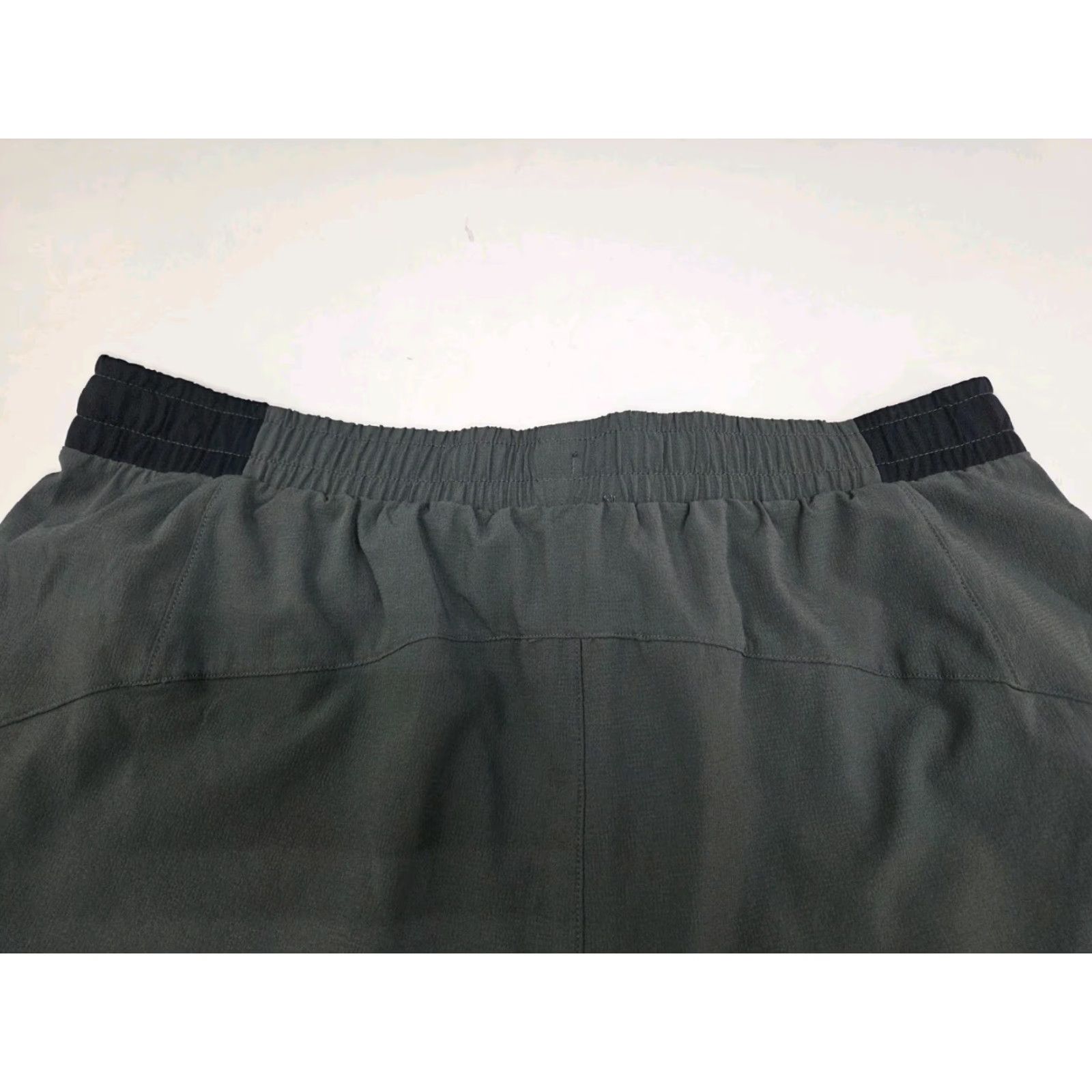 Fabletics Fabletics Men's Shorts Gray/Black Zippered Pockets Drawstring L 32 Inseam 5 Athletic Sport Gym Running Cross Training Size US 33 - 4 Thumbnail