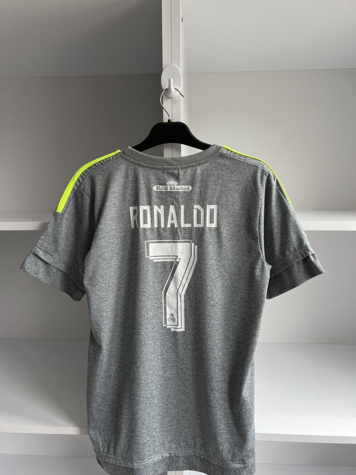 Vintage Cristiano Ronaldo Jersey 2015 Gray Real Madrid Size US S / EU 44-46 / 1 - 12 Thumbnail