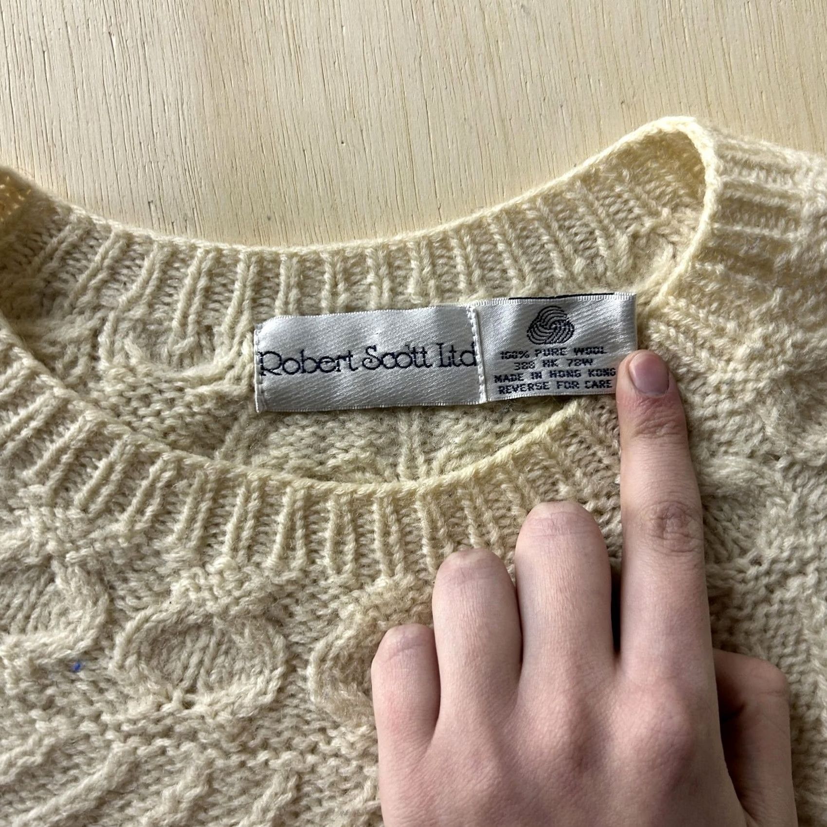 Vintage Vintage Robert Scott Ltd Sweater Womens 36 White Cable-Knit Wool Pullover Crew Neck Pullover Knit Size 36 Womens Cushioned Warm Casual Fall Winter Size XS / US 0-2 / IT 36-38 - 2 Thumbnail