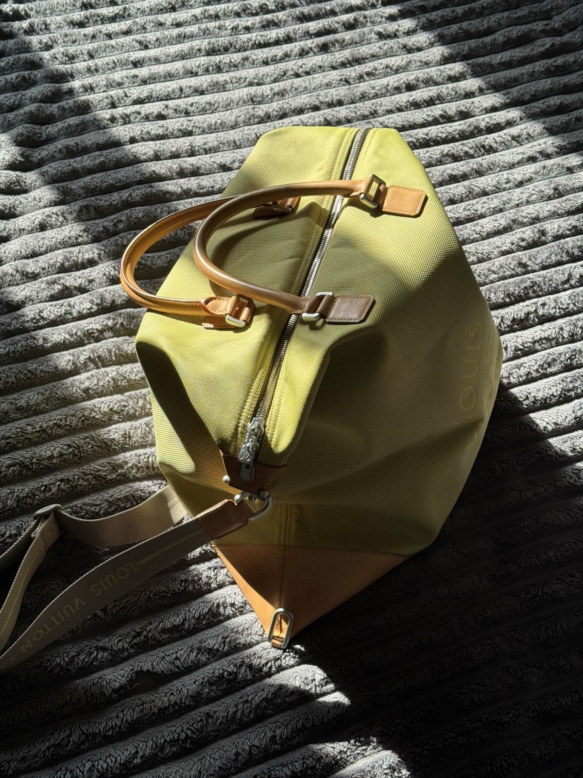 Louis Vuitton Louis Vuitton Limited Edition LV Cup America Cube Bag Size ONE SIZE - 3 Thumbnail
