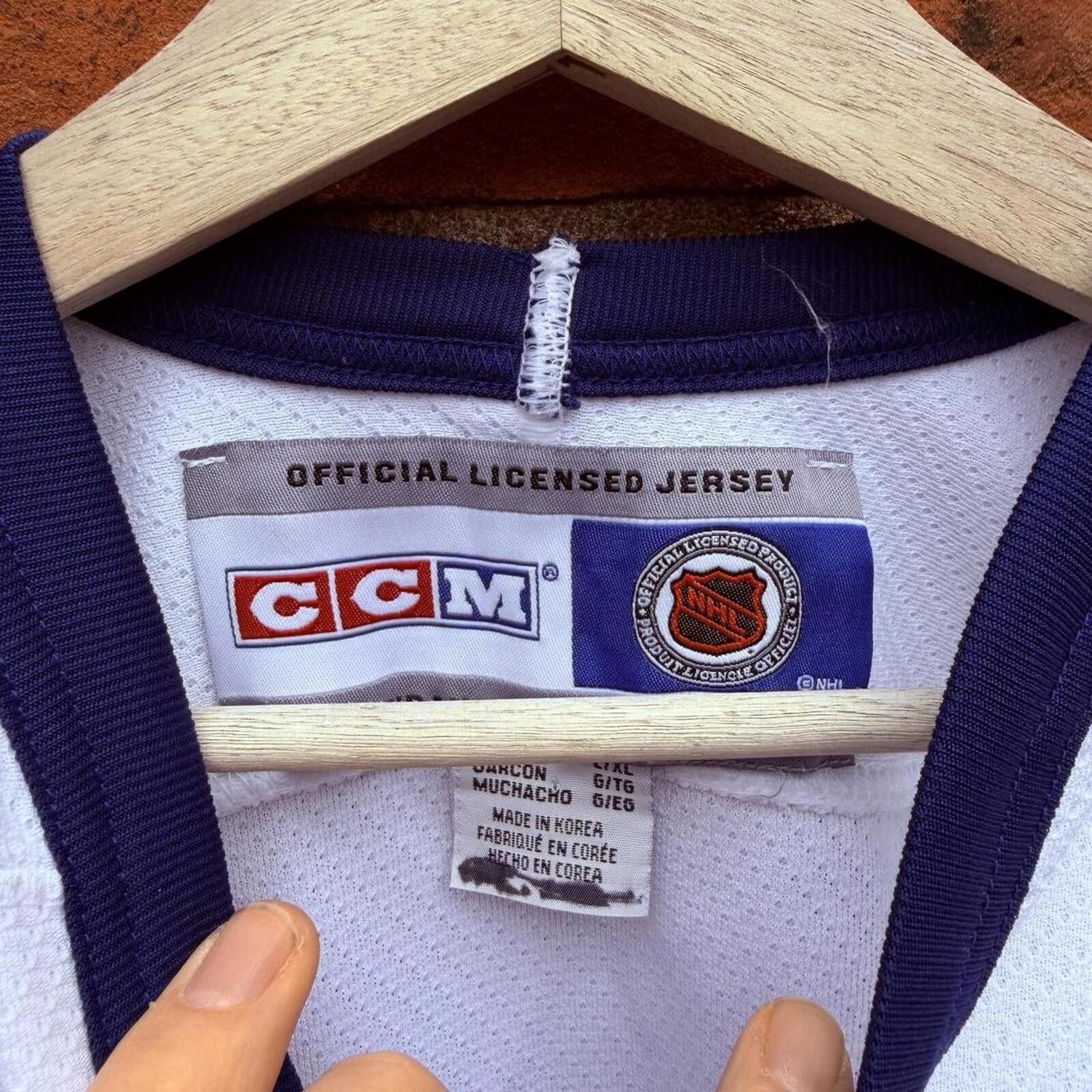 Ccm Vintage Toronto maple leafs jersey 00s youth L/XL Size US XL / EU 56 / 4 - 5 Thumbnail