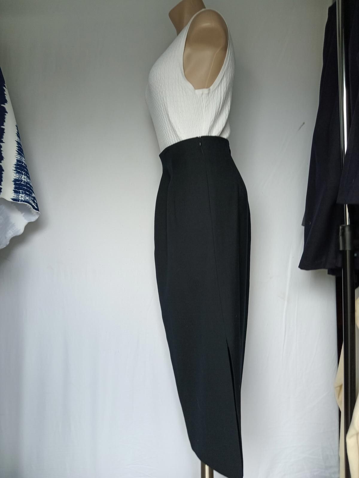 Designer Elegant Rena Rowan Black Pencil Skirt - Size 8 Size 30" / US 8 / IT 44 - 3 Thumbnail