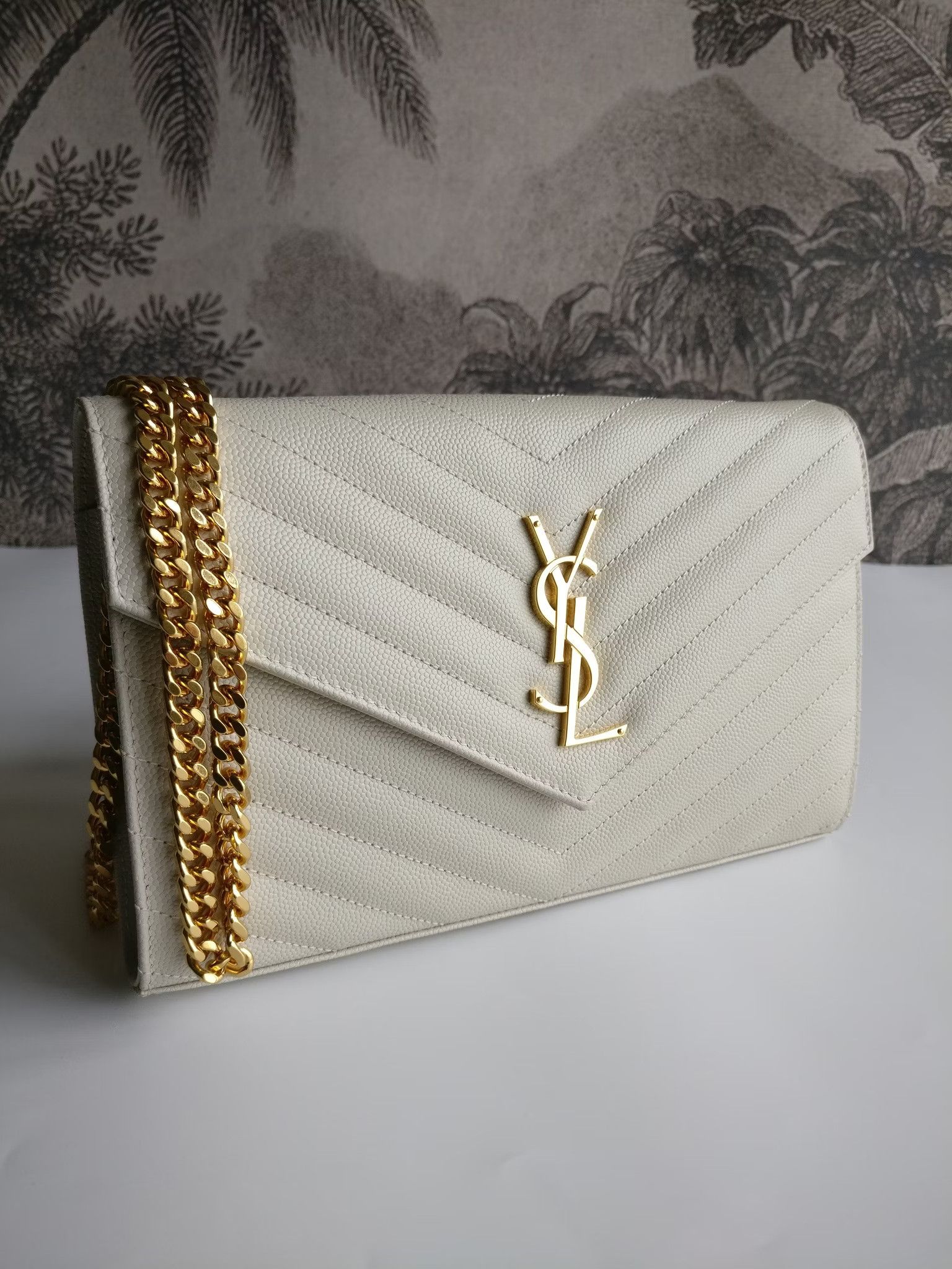 Saint Laurent Paris o1b1hav110824 Size: OS / Cassandre Chain Wallet in White Size ONE SIZE - 7 Thumbnail