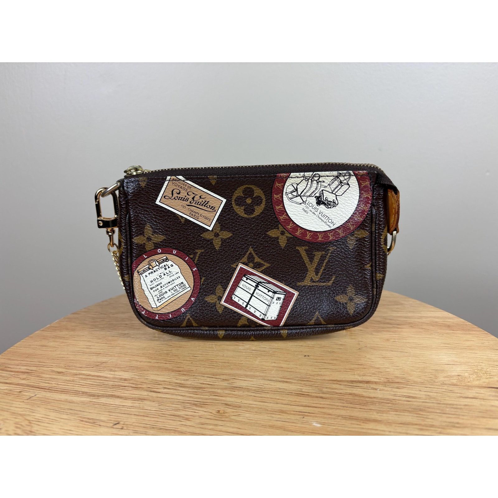 Louis Vuitton Authentic Louis Vuitton Mini Pochette Accessoires Patch Bag Size ONE SIZE - 2 Thumbnail
