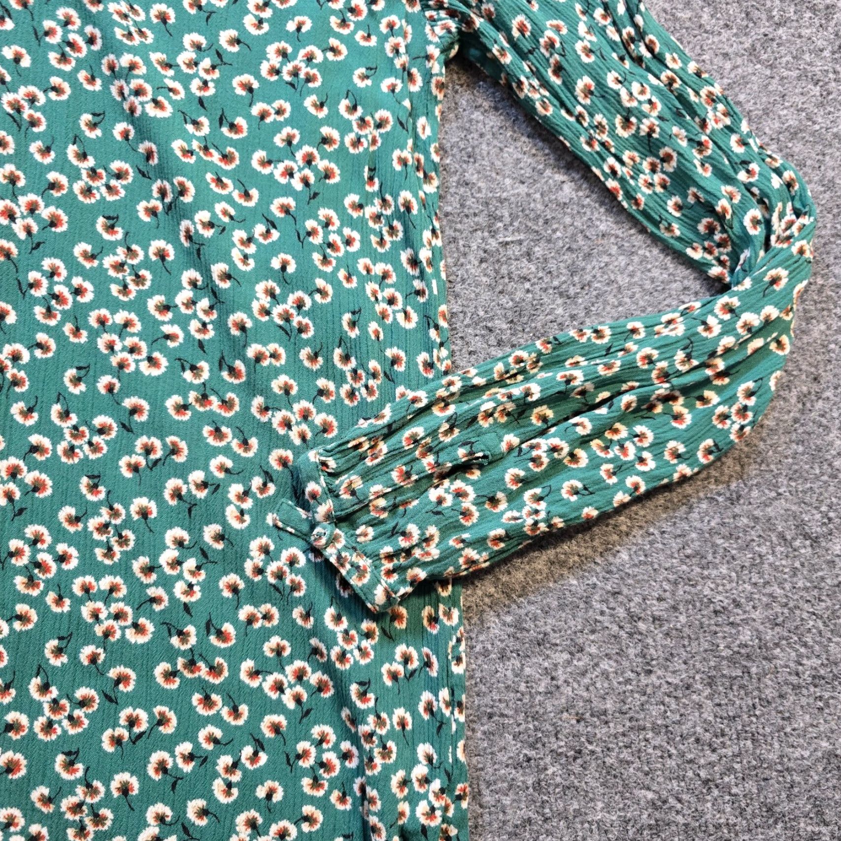 FatFace Fat Face Top Women 4 Green Floral Long Sleeve V-Neck Blouse Casual Vintage? No Size S / US 4 / IT 40 - 3 Thumbnail