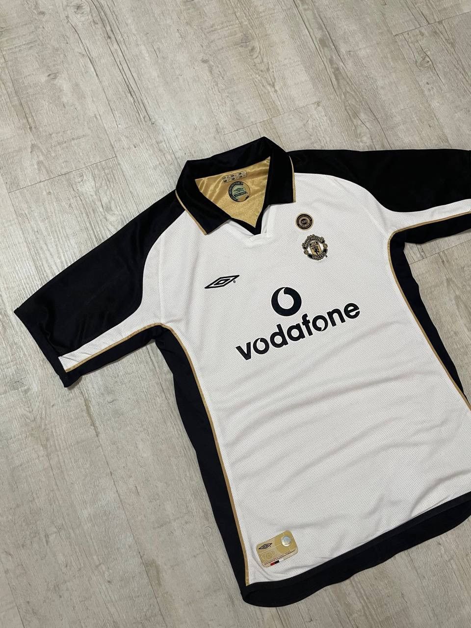 Umbro Manchester United umbro vintage 2002 vodafone soccer jerse L Size US L / EU 52-54 / 3 - 8 Thumbnail
