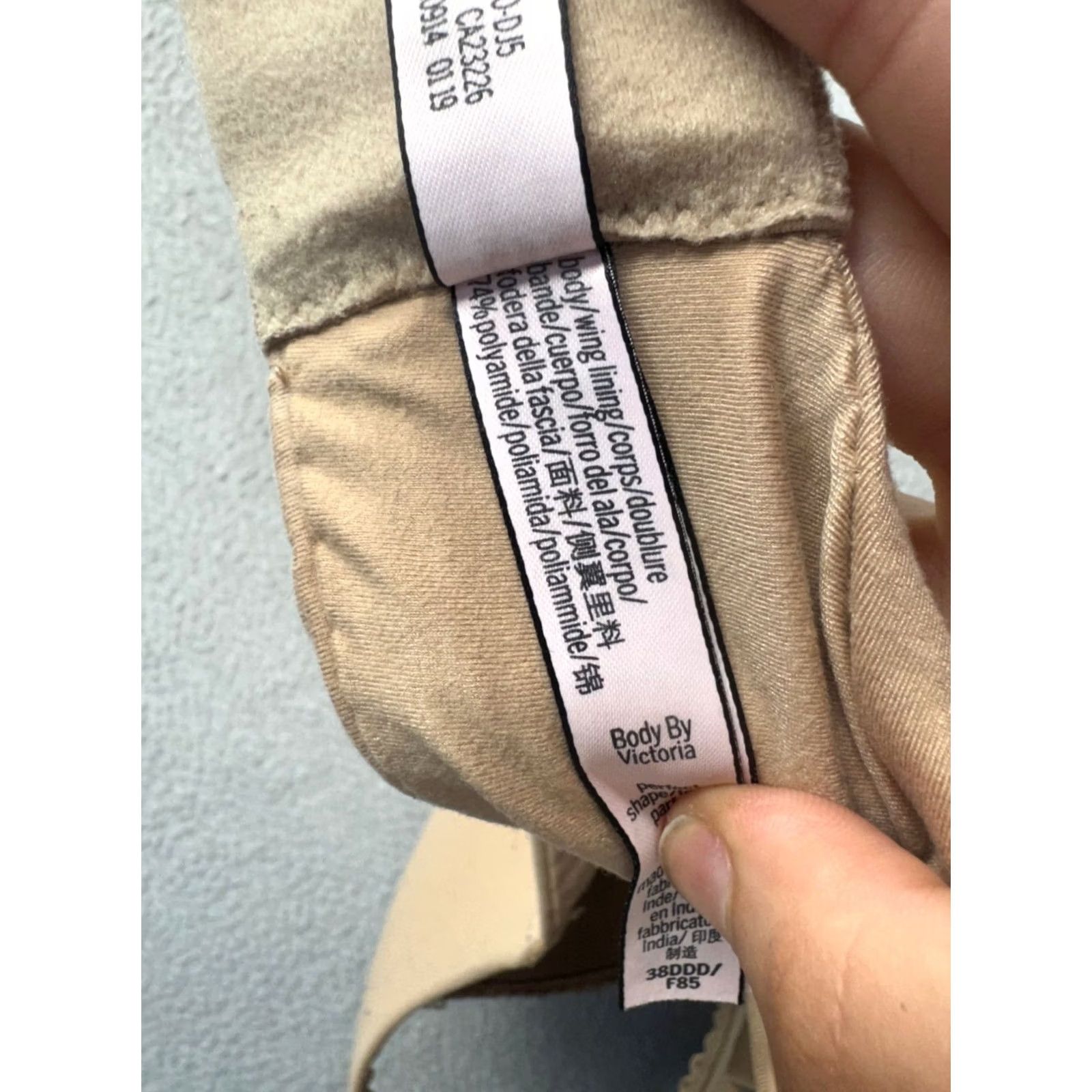 Victoria's Secret Victoria's Secret Body By Victoria Bra 38DDD Beige T-Shirt Bra Womens Underwire Hook & Eye 38Ddd Like New Size ONE SIZE - 5 Thumbnail