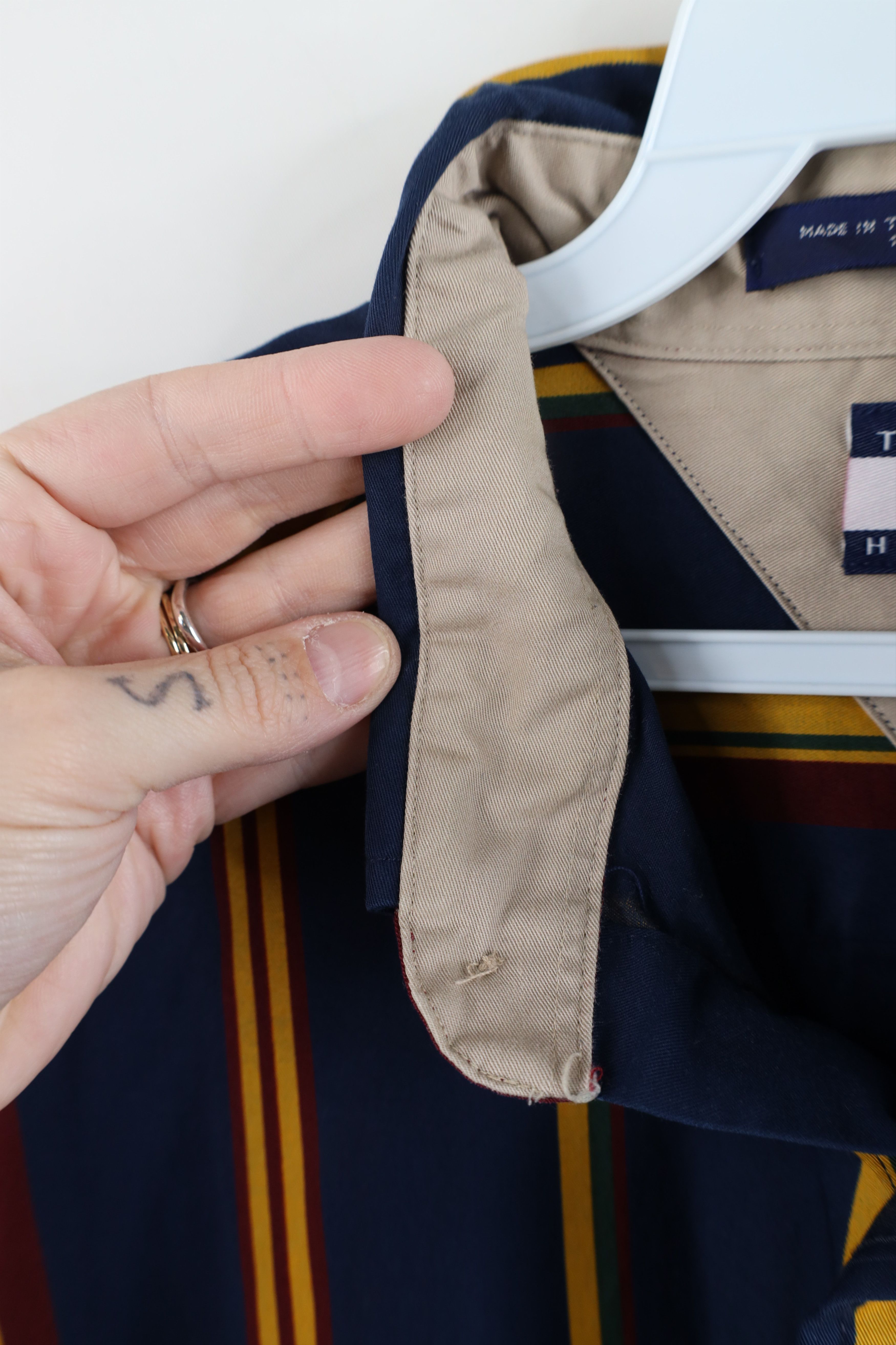 Tommy Hilfiger × Vintage Vintage 90s Tommy Hilfiger Collared Button Down Shirt Size US L / EU 52-54 / 3 - 9 Thumbnail