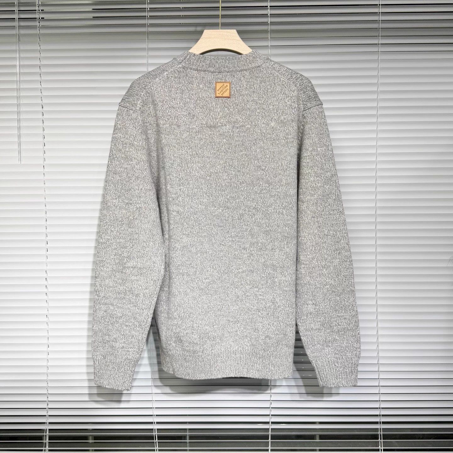 Louis Vuitton LV Monogram Fox Wool Cashmere Sweater L Grey Size US L / EU 52-54 / 3 - 2 Thumbnail