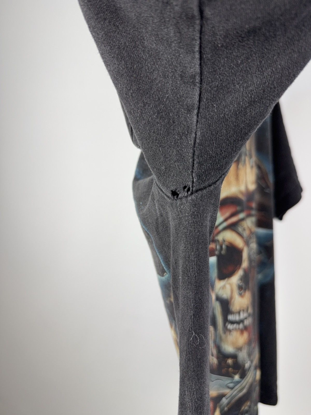 Vintage Vintage Pirate Skull Graphic Tee Y2K Rock Biker T-Shirt Size US S / EU 44-46 / 1 - 5 Thumbnail