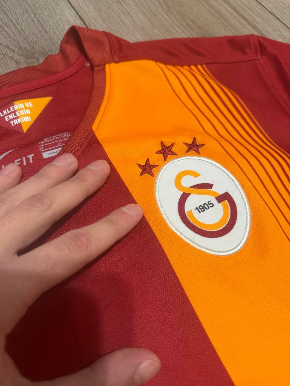 Nike GALATASARAY NIKE 2014/2015 FOOTBALL HOME JERSEY #10 SIZE M Size US M / EU 48-50 / 2 - 5 Thumbnail