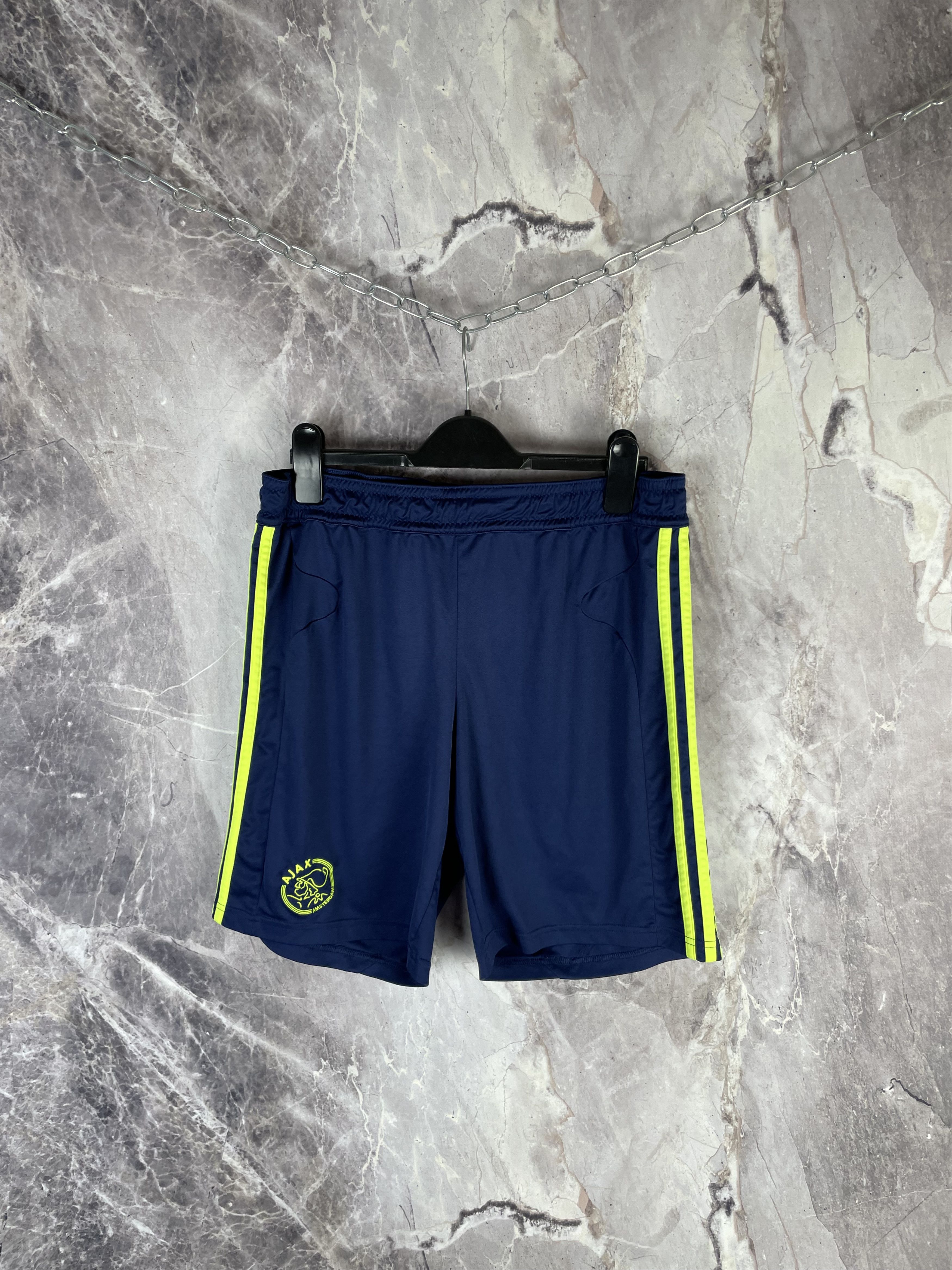 Adidas Adidas Ajax Vintage Shorts Size US 32 / EU 48 - 2 Thumbnail