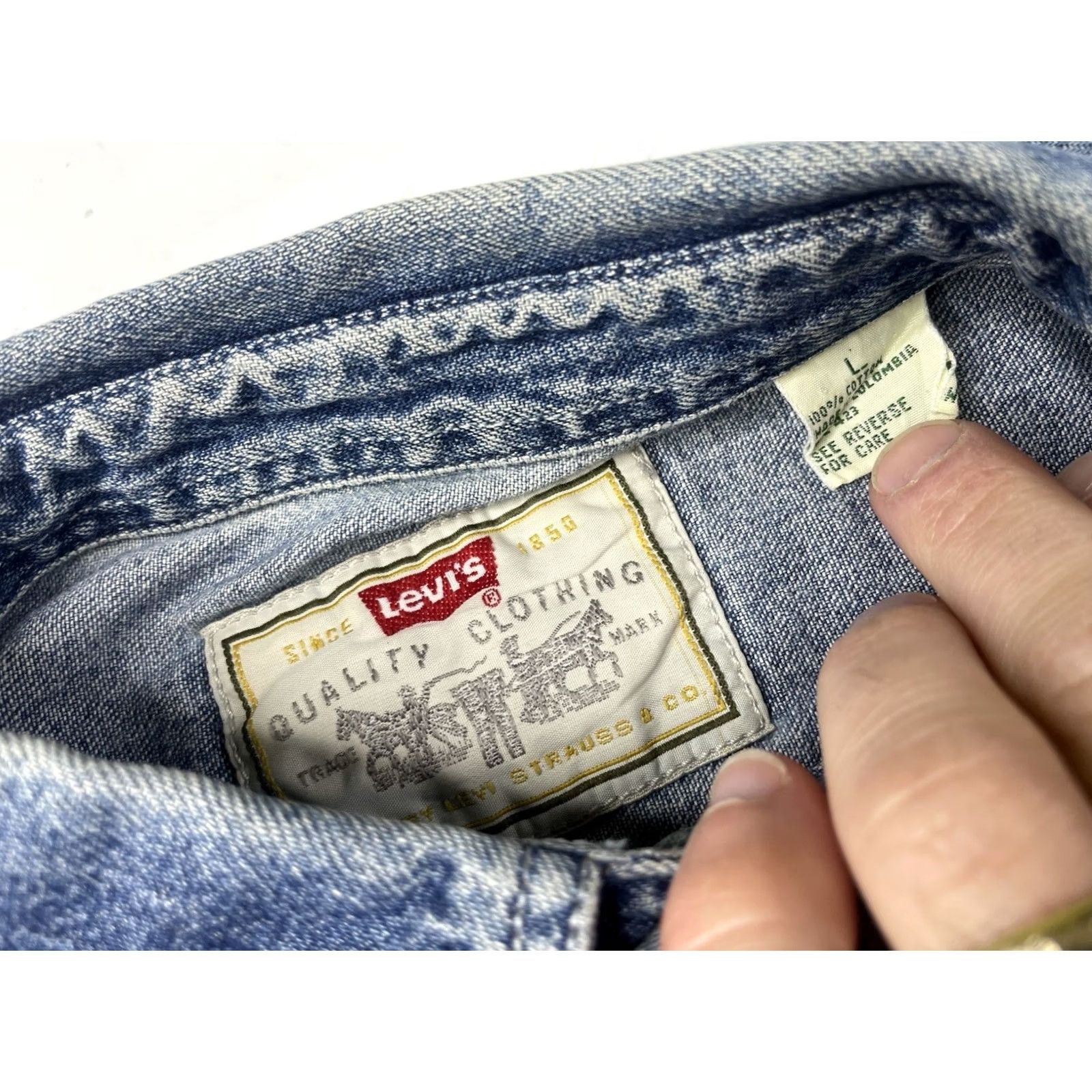 Levi's VINTAGE Levi's Denim Shirt Mens L Blue Western Metal Buttons 90s Pocketed Button-Up Denim Shirt Men Blue Western Metal Buttons 90s Size US L / EU 52-54 / 3 - 3 Thumbnail