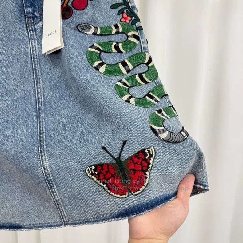 Gucci Gucci Embroidered floral multi-element denim skirt Size 26" / US 2 / IT 38 - 4 Thumbnail