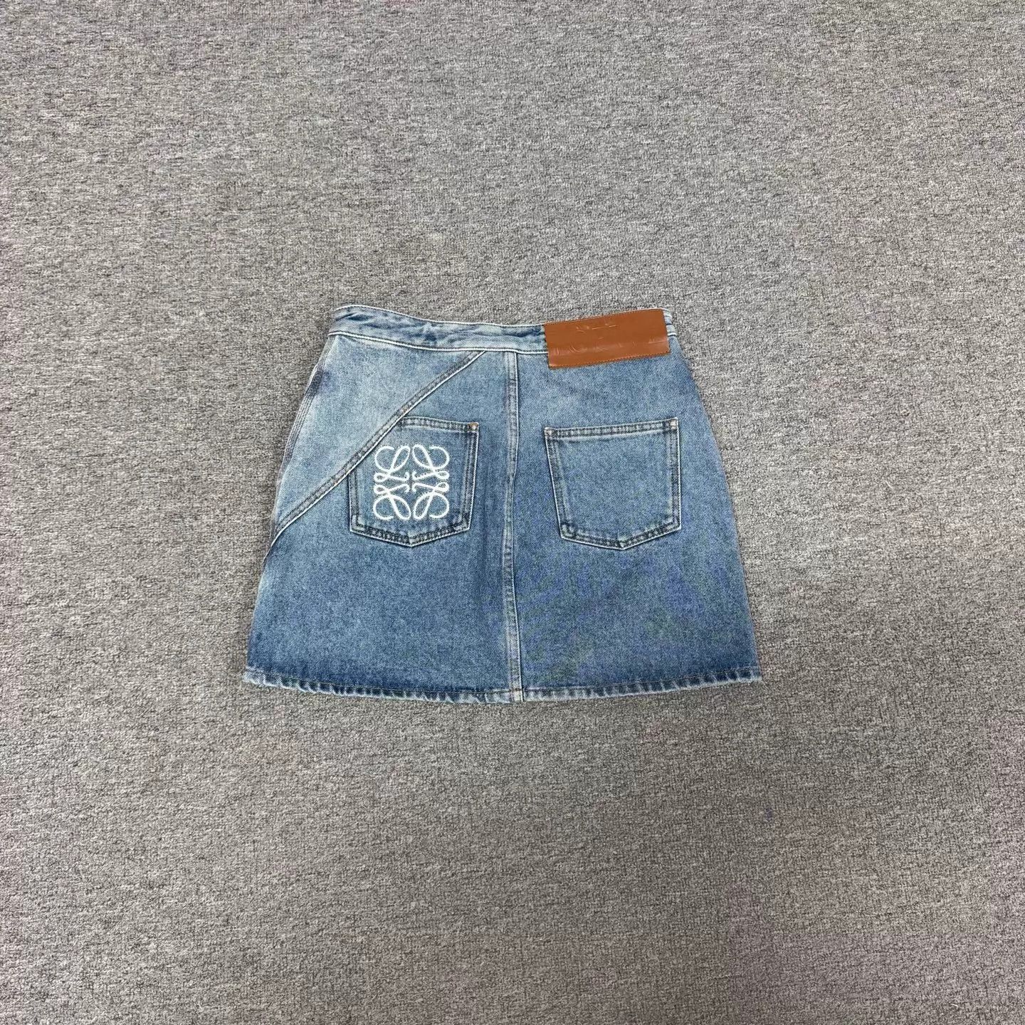 Loewe Loewe back patch embroidery denim skirt size 38 mint Size 26" / US 2 / IT 38 - 1 Thumbnail