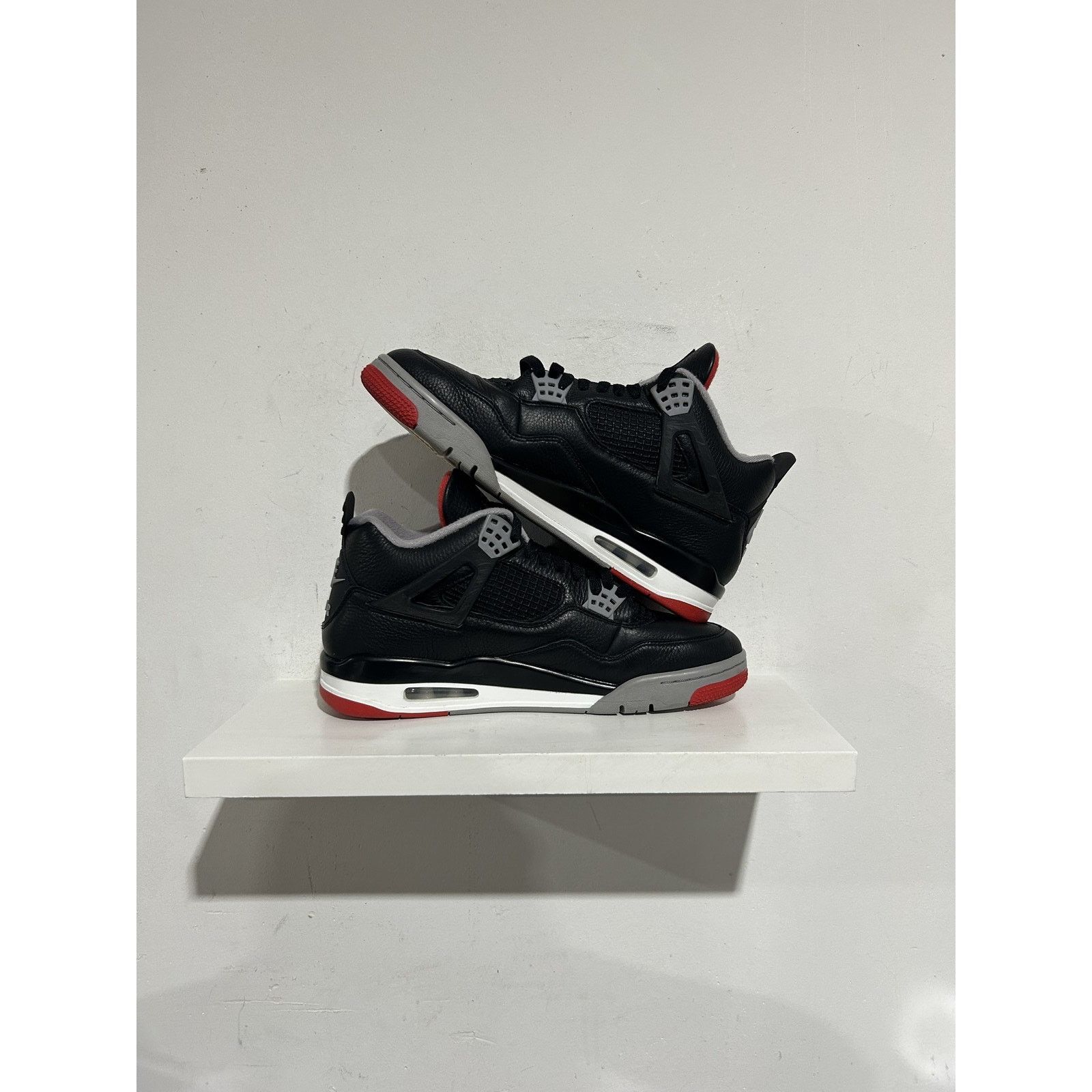 Nike JORDAN 4 RETRO BRED REIMAGINED SIZE 10.5 PREOWNED Size US 10.5 / EU 43-44 - 2 Thumbnail