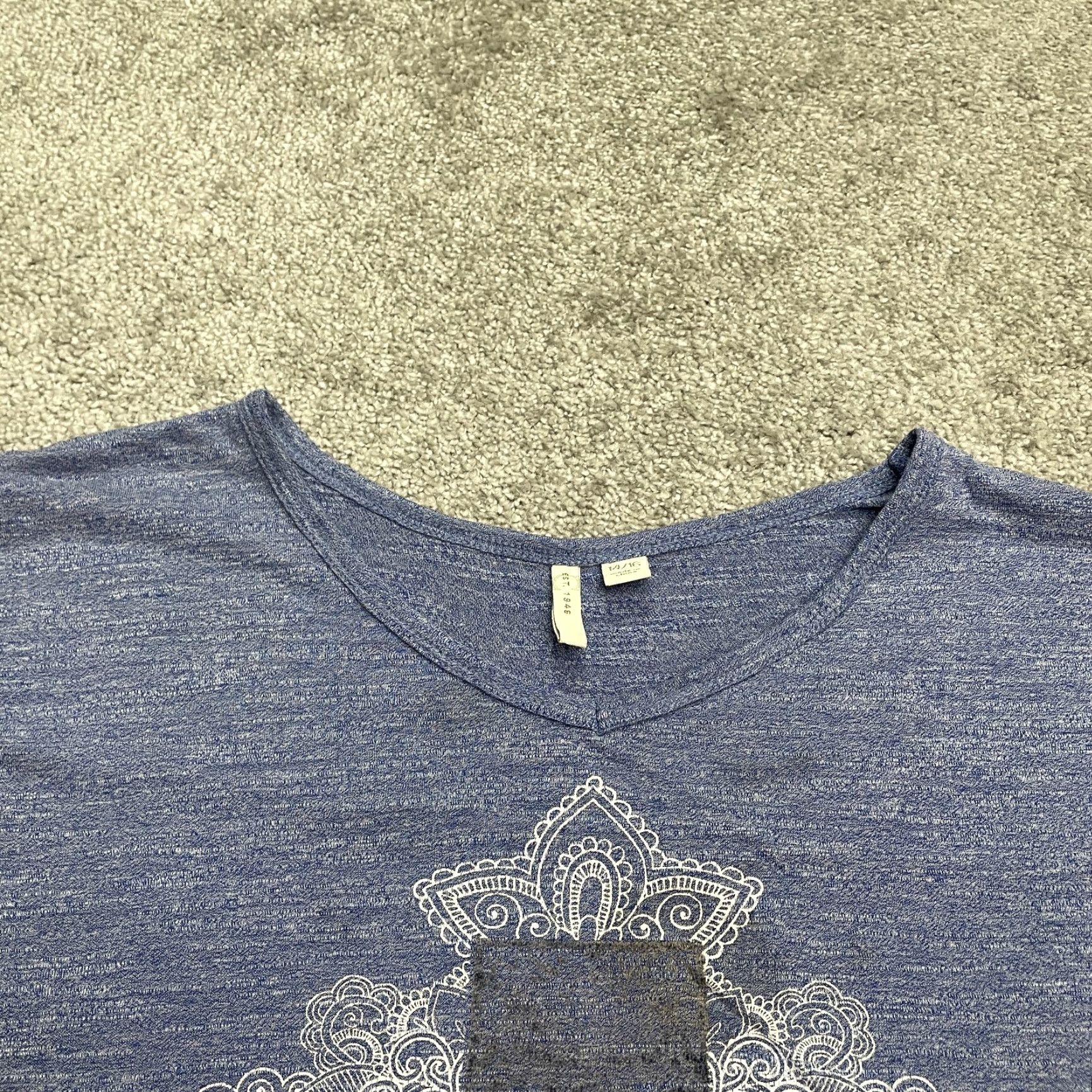 Vintage **Womens Plus Size Blue V-Neck Casual T-Shirt Cato** User: **Blue V-Neck Casual T-Shirt - Womens Plus Size Cato** Size XL / US 12-14 / IT 48-50 - 3 Thumbnail