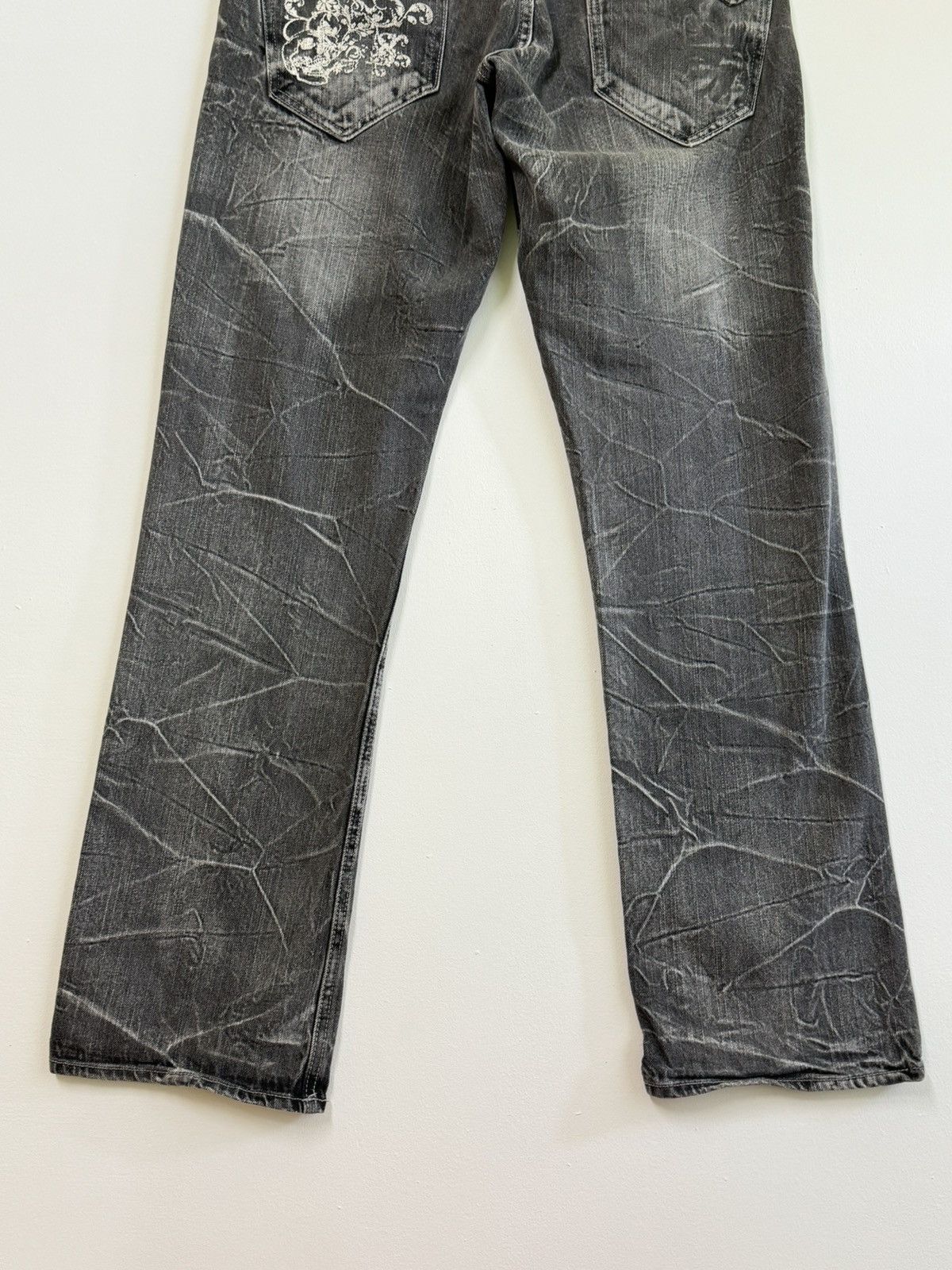 If Six Was Nine × Japanese Brand × Le Grande Bleu (L.G.B.) ROOT THREE CLAWS MARK DISTRESSED THUNDERS DENIM Size US 31 - 12 Thumbnail