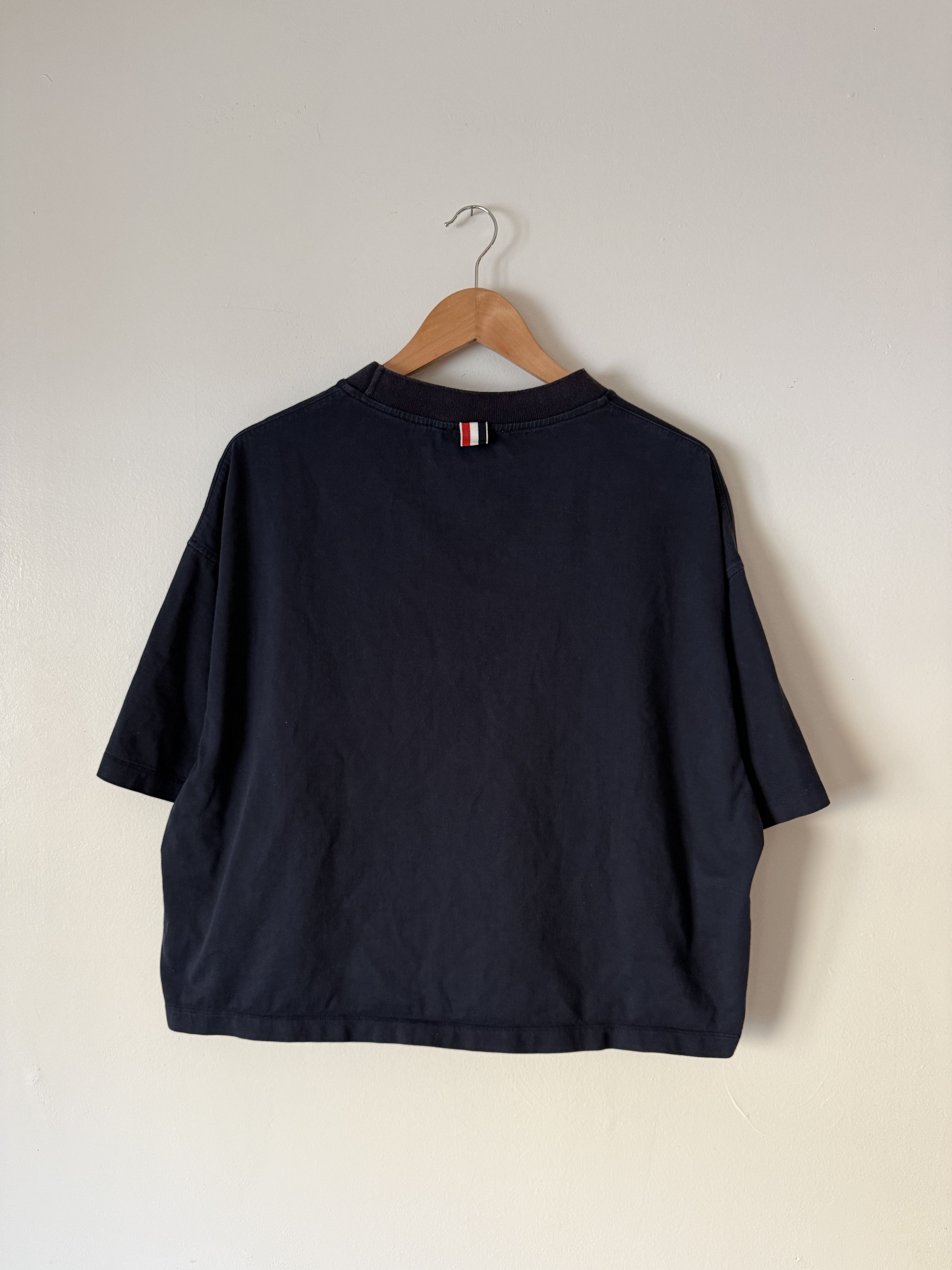 Thom Browne Thom Browne Navy Oversized Cropped T-Shirt Size US M / EU 48-50 / 2 - 2 Thumbnail