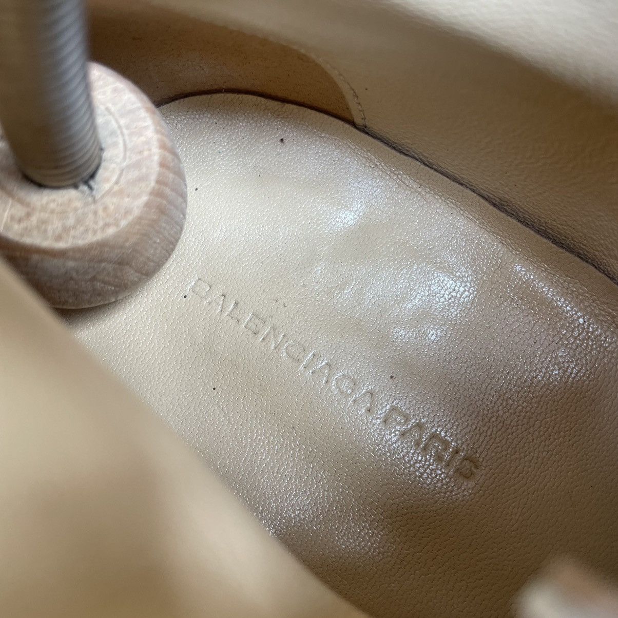 Balenciaga Balenciaga Cream White Suede Desert Boots Size US 11 / EU 44 - 17 Thumbnail