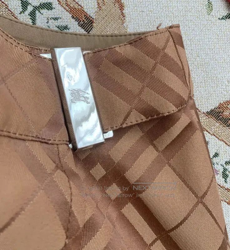 Burberry Burberry Khaki Cotton Blend Skirt for Women. Size 23" - 2 Thumbnail
