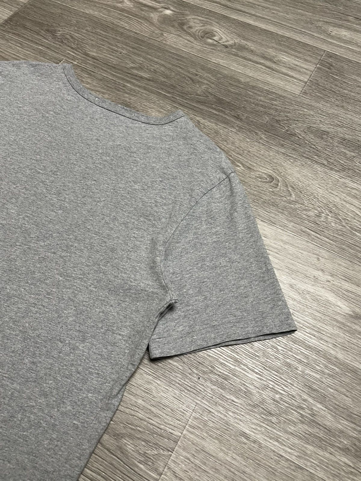 Comme des Garcons PLAY Vintage Comme Des Garcons Play Heart Logo Gray T-Shirt Y2K Size US XL / EU 56 / 4 - 16 Thumbnail