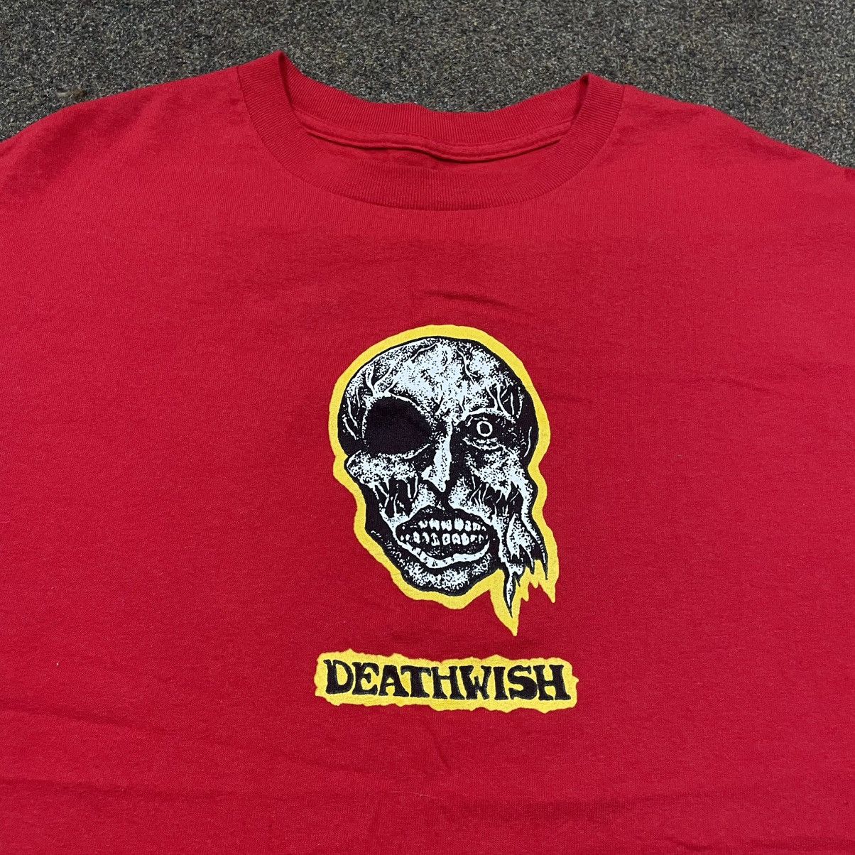 Band Tees Vintage Y2K DEATHWISH SKELETON CREEPY ABSTRACT HORROR BONES Size US L / EU 52-54 / 3 - 3 Thumbnail