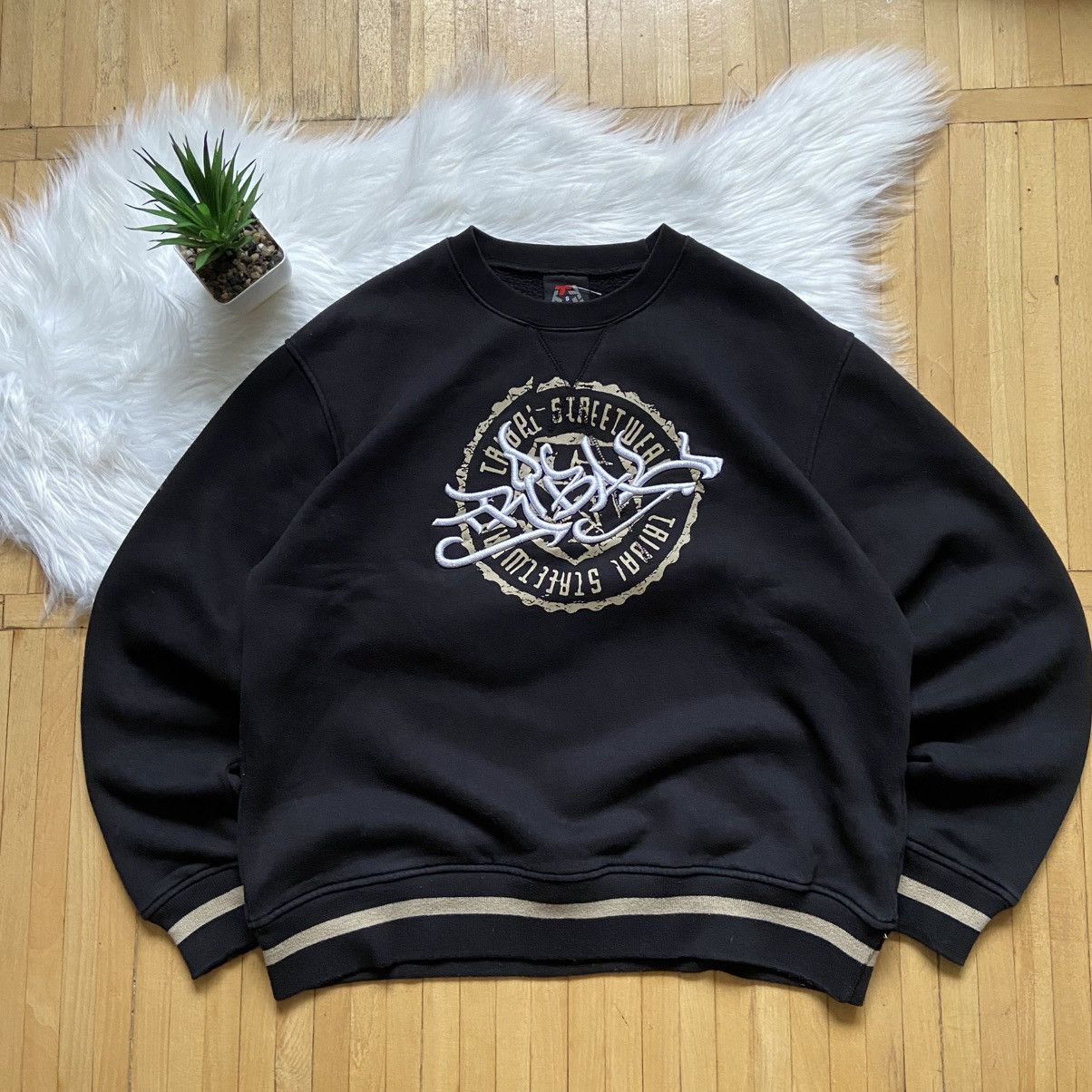 Tribal Streetwear 📌 Vintage 00s Y2K Tribal USA Gear Graffiti Sweatshirt Size US S / EU 44-46 / 1 - 1 Thumbnail