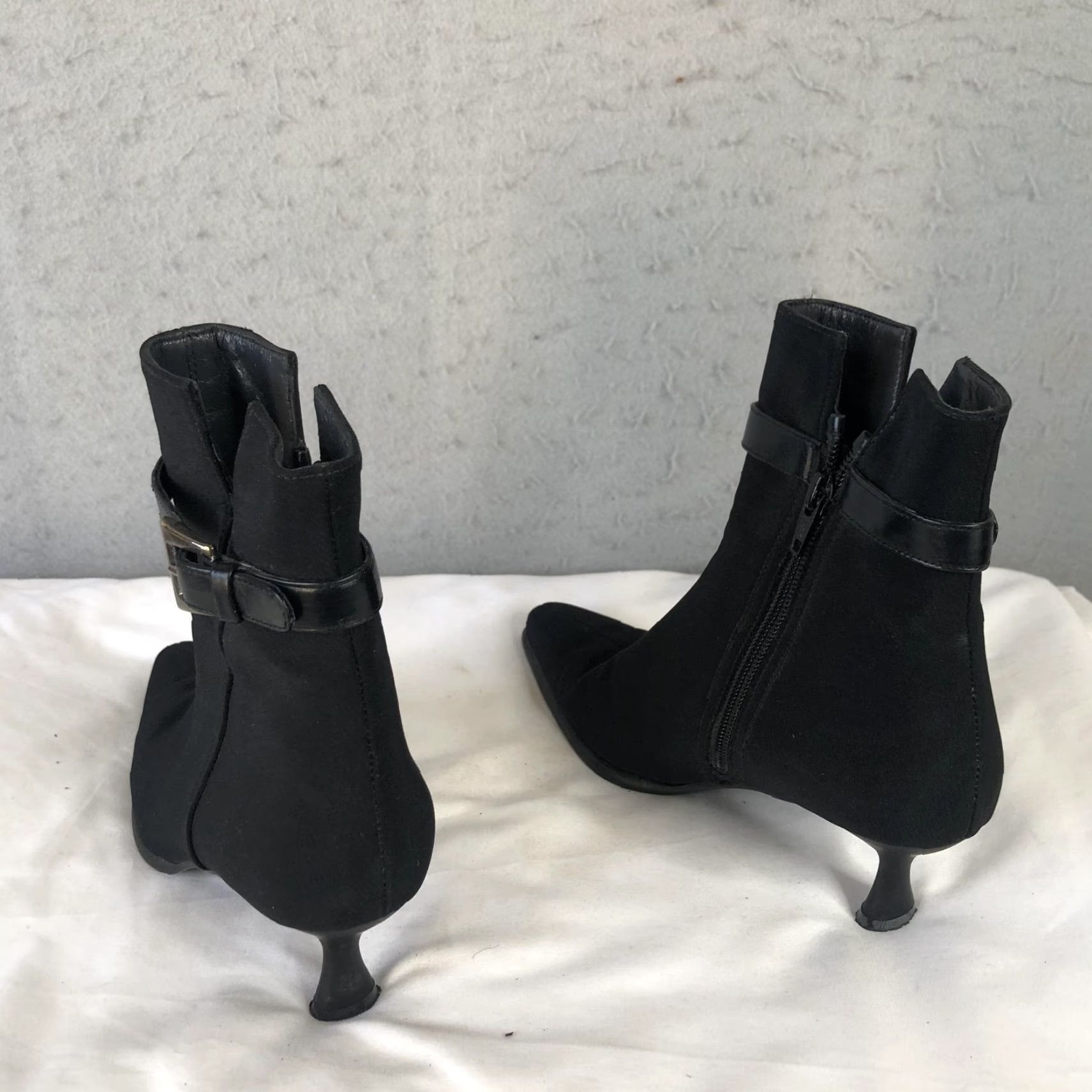 Stuart Weitzman Stuart Weitzman Boots Womens Size 5 Black Gore-Tex Ankle Kitten Heel Pointed Toe Size US 5 / IT 35 - 3 Thumbnail