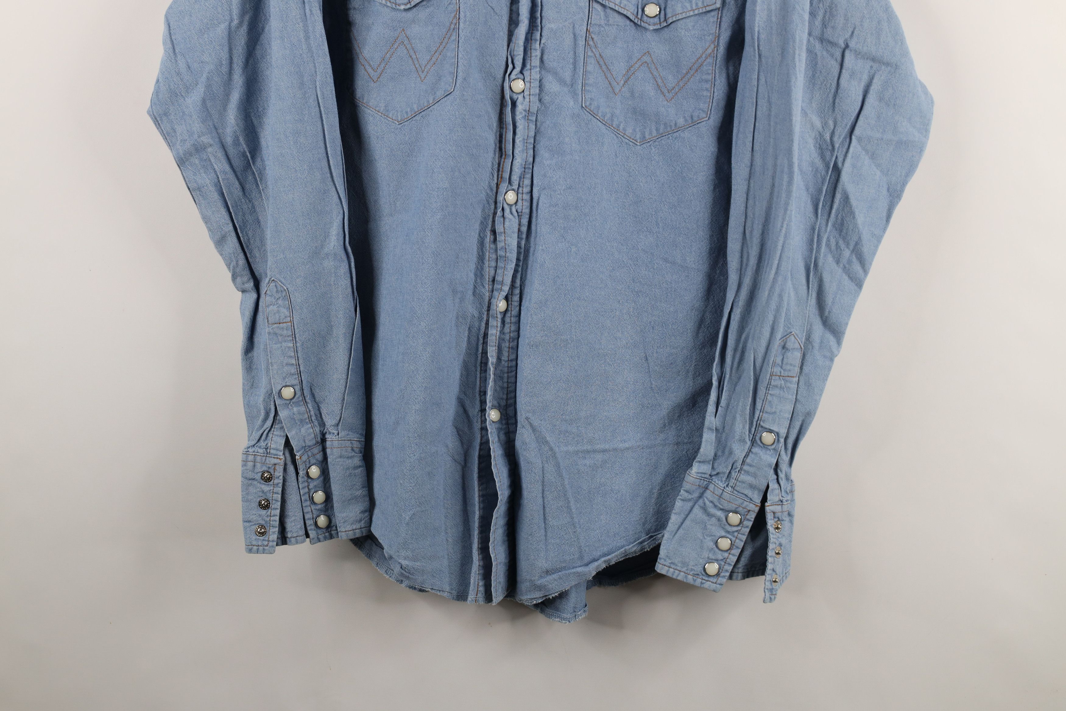 Vintage × Wrangler Vintage 90s Wrangler Western Rodeo Cowboy Denim Button Shirt Size US L / EU 52-54 / 3 - 3 Thumbnail