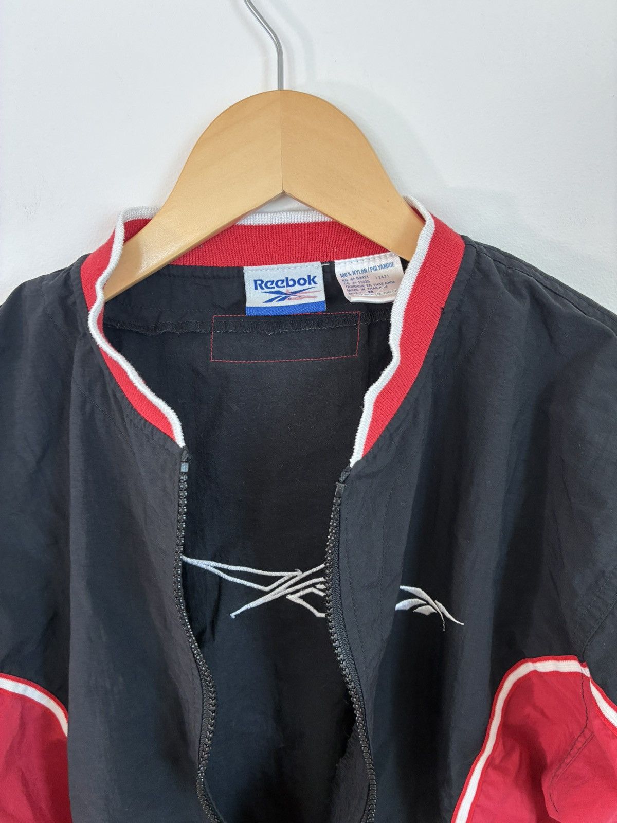 Reebok Vintage Reebok Distressed Wind Breaker Jacket Size US M / EU 48-50 / 2 - 3 Thumbnail